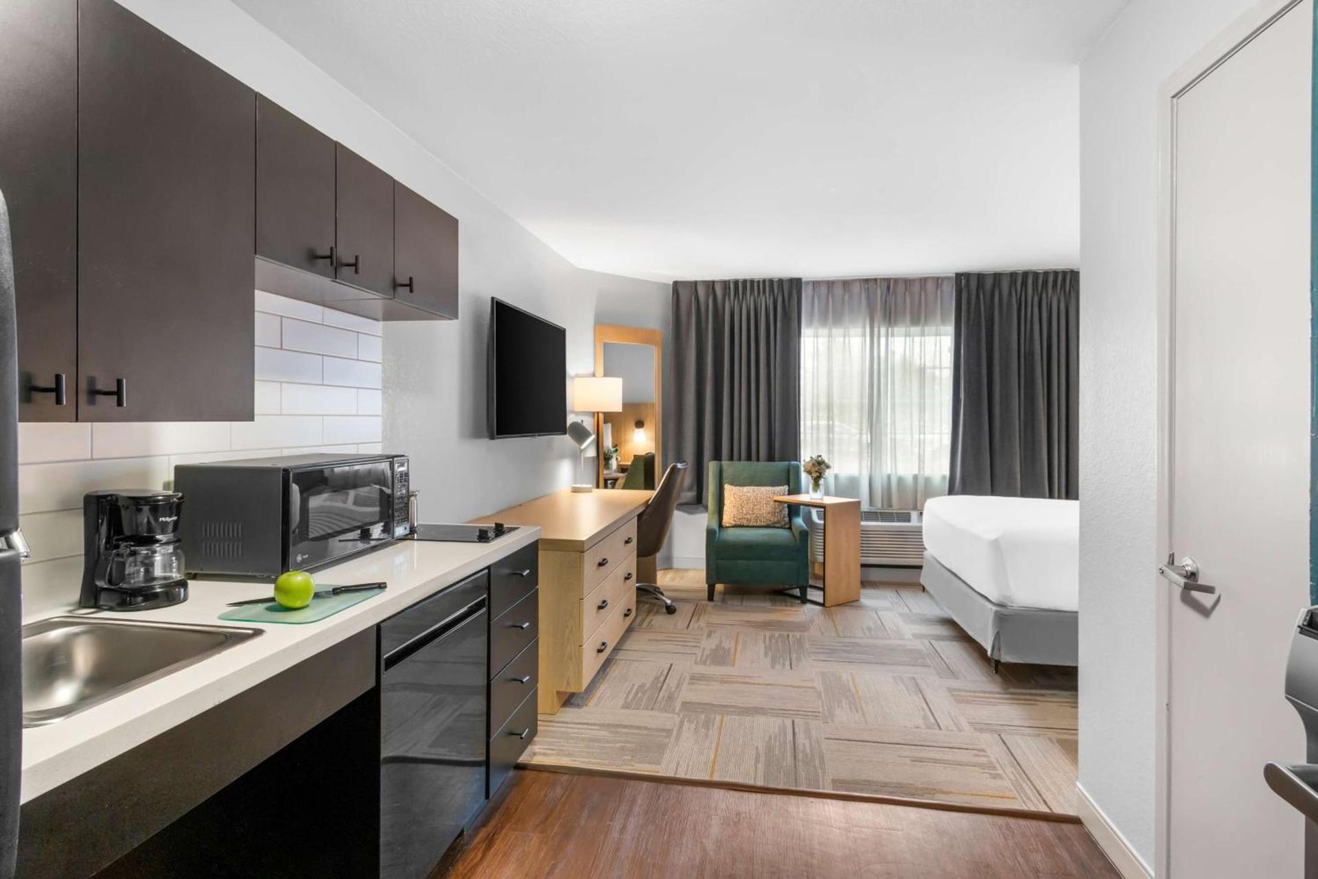 Sonesta Simply Suites Austin South photo 40