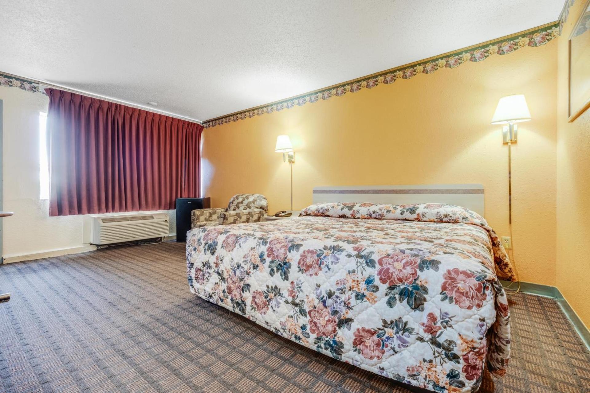 Camelot Inn photo 5