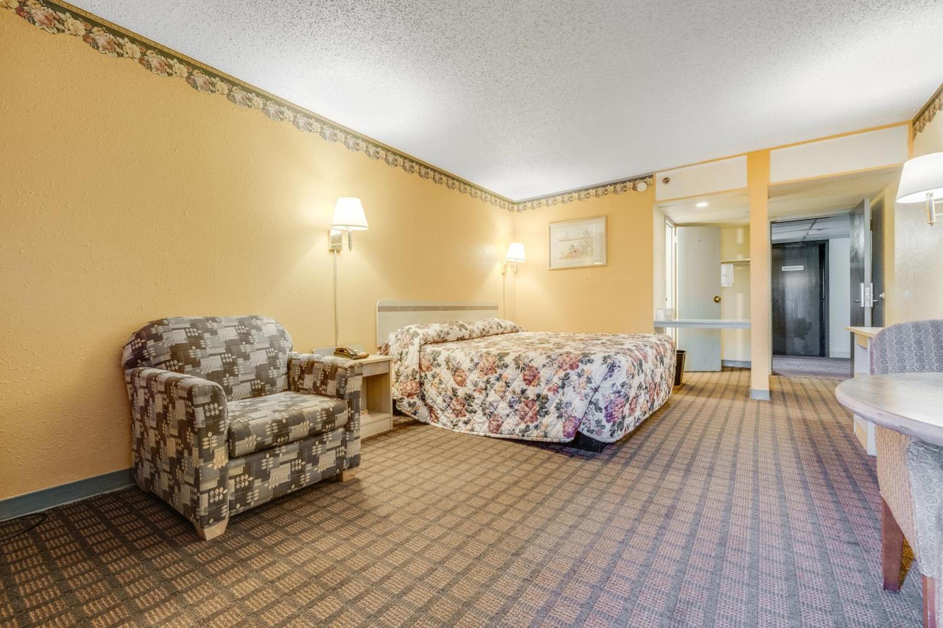 Camelot Inn photo 7