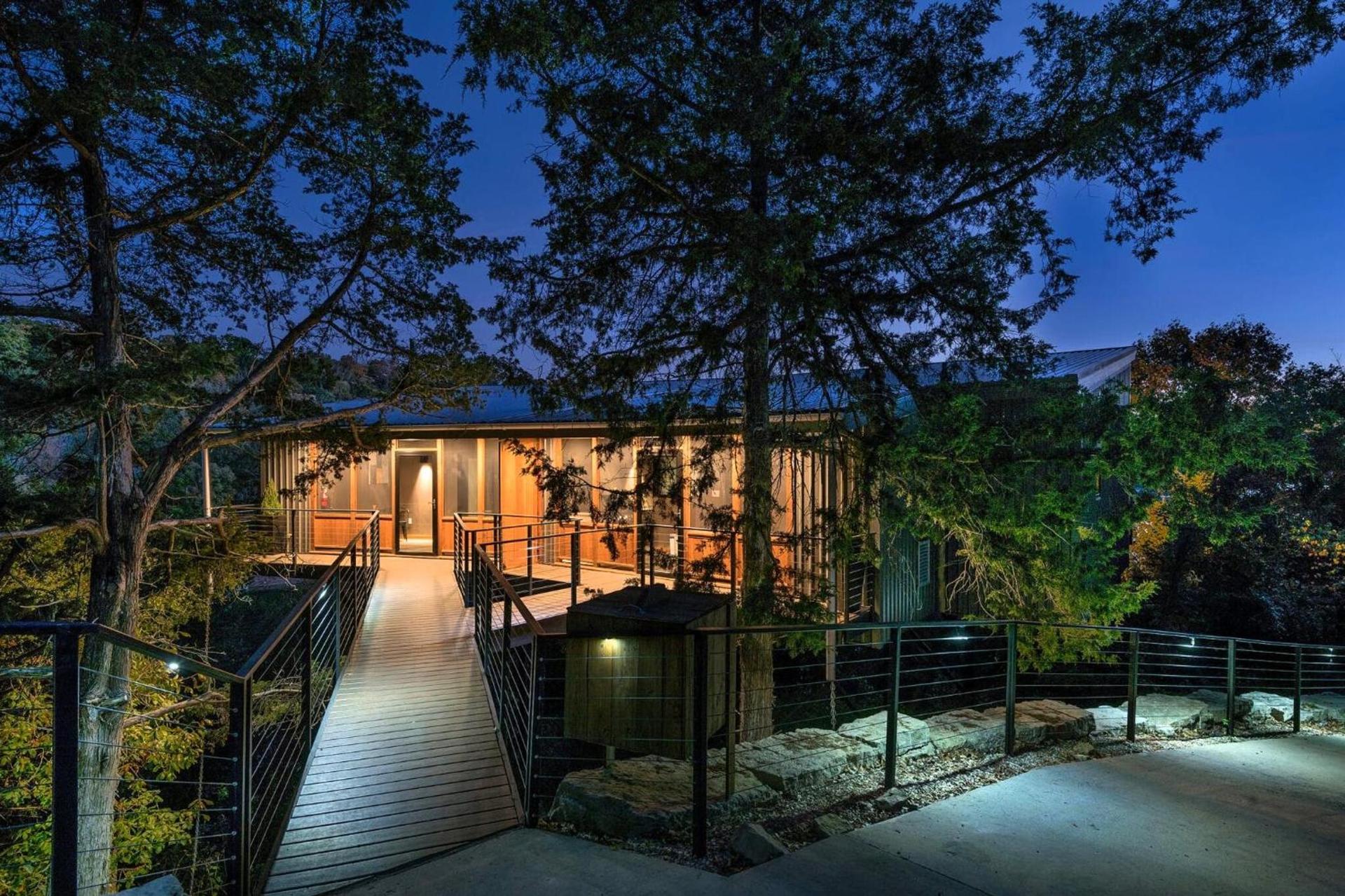 Beaver Lakefront Cabins - Couples Only Getaways photo 4