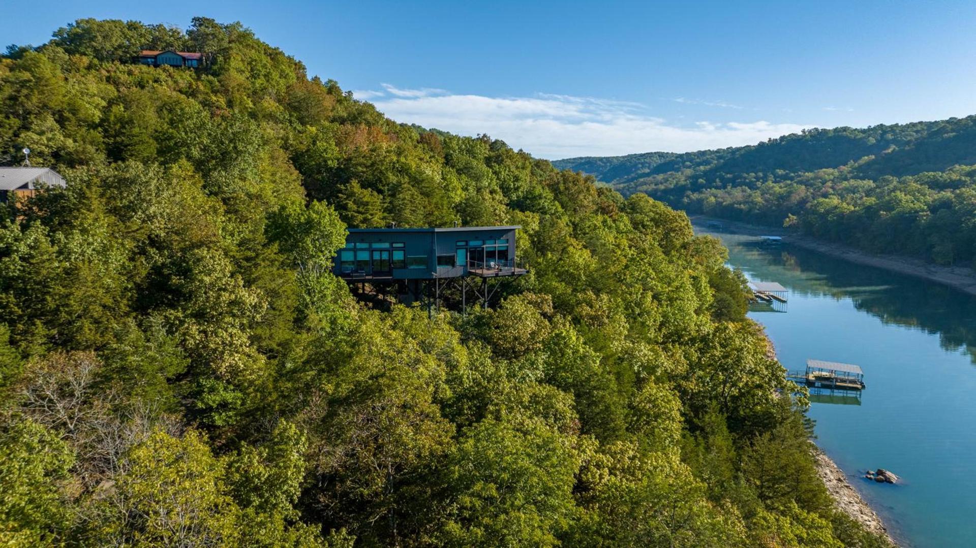 Beaver Lakefront Cabins - Couples Only Getaways photo 9
