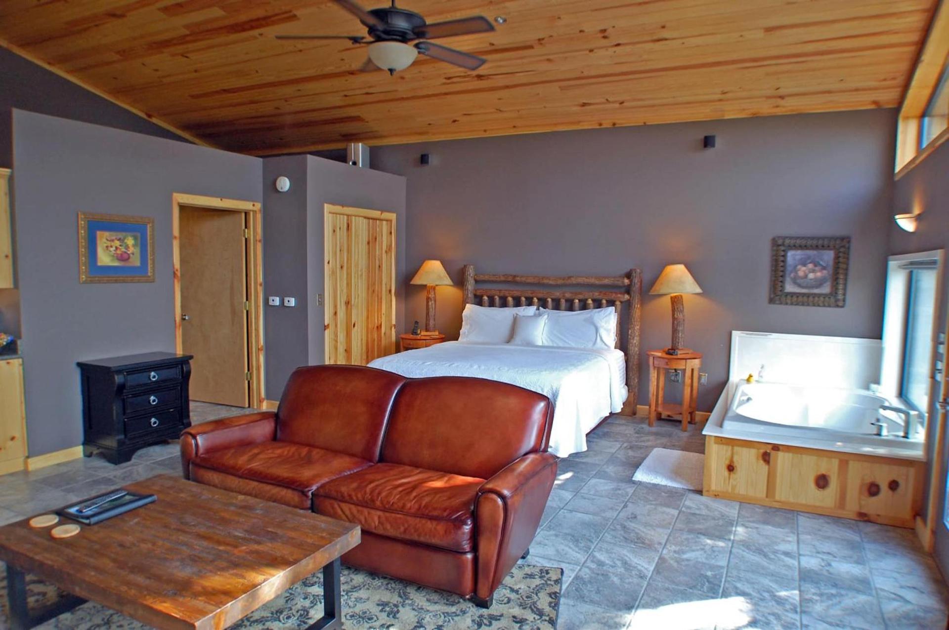 Beaver Lakefront Cabins - Couples Only Getaways photo 60