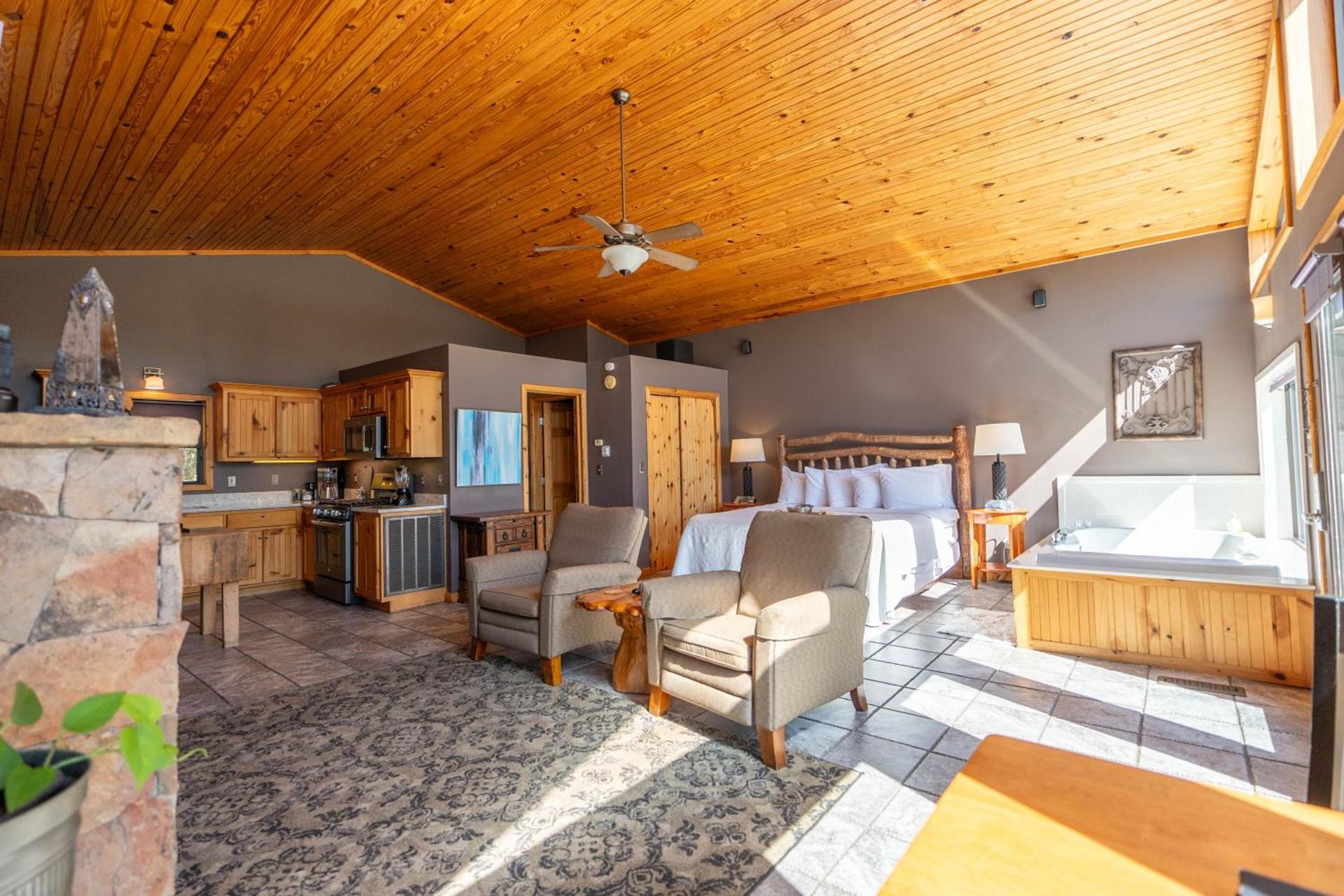 Beaver Lakefront Cabins - Couples Only Getaways photo 64