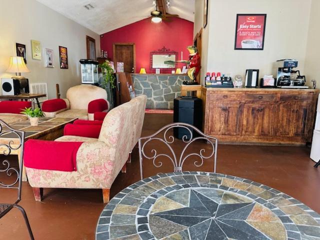 Econo Lodge Fredericksburg photo 48