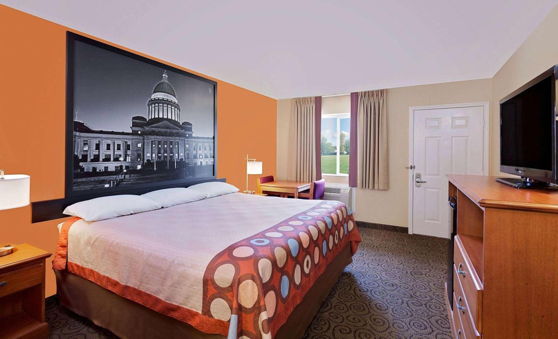 Super 8 by Wyndham Siloam Springs photo 8
