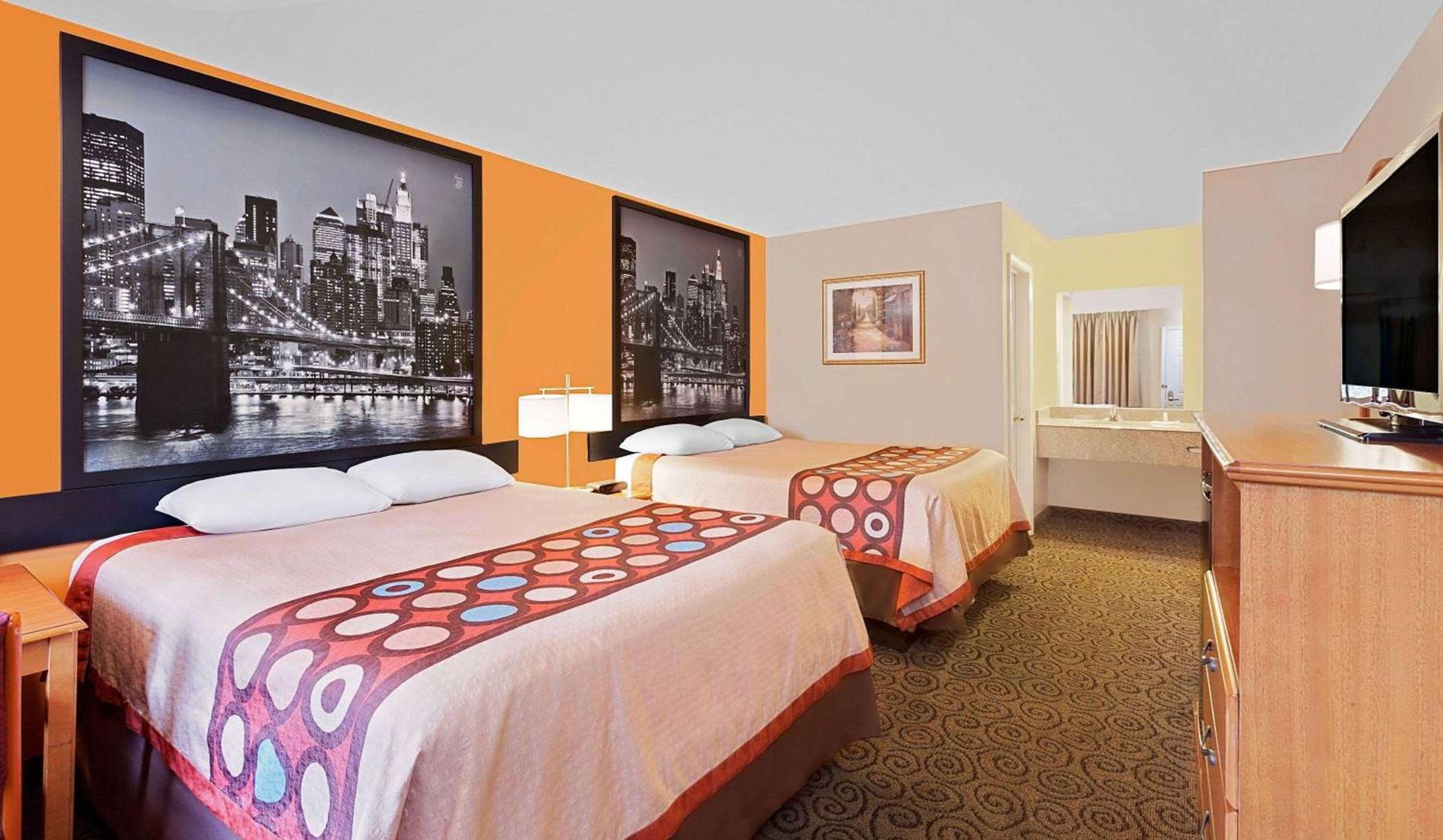 Super 8 by Wyndham Siloam Springs photo 10