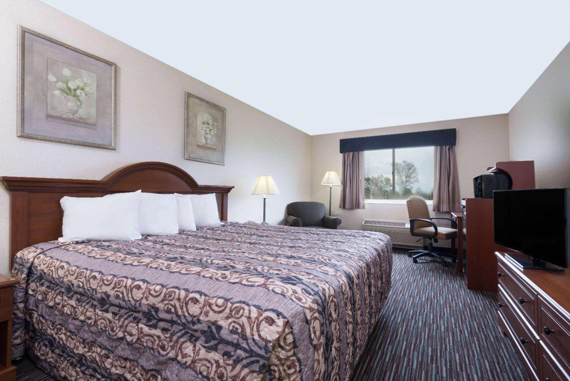 Baymont by Wyndham Columbus/Rickenbacker photo 4
