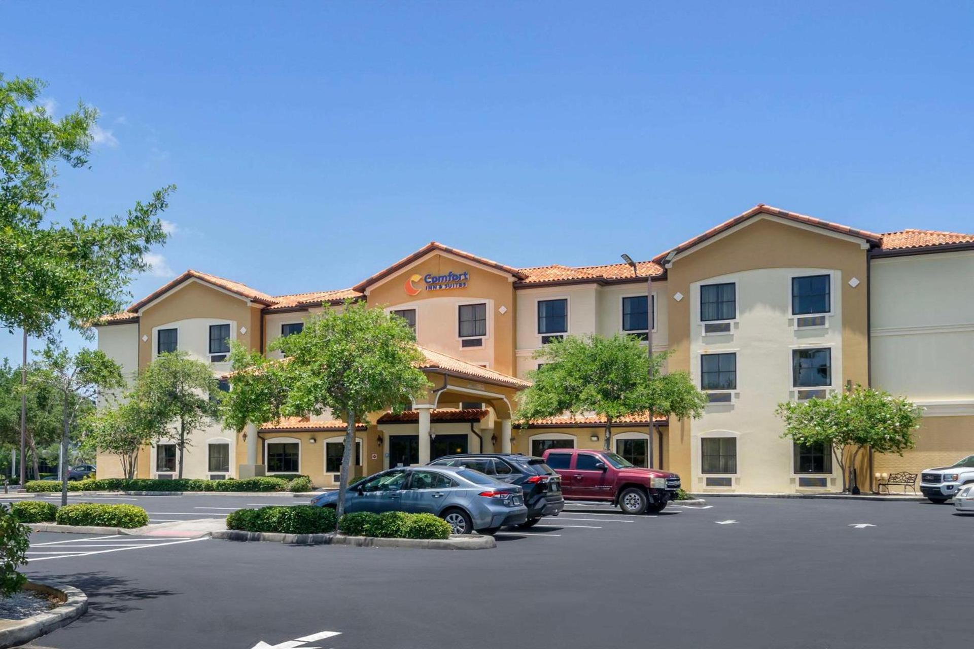 Comfort Inn & Suites Northeast - Gateway photo 1