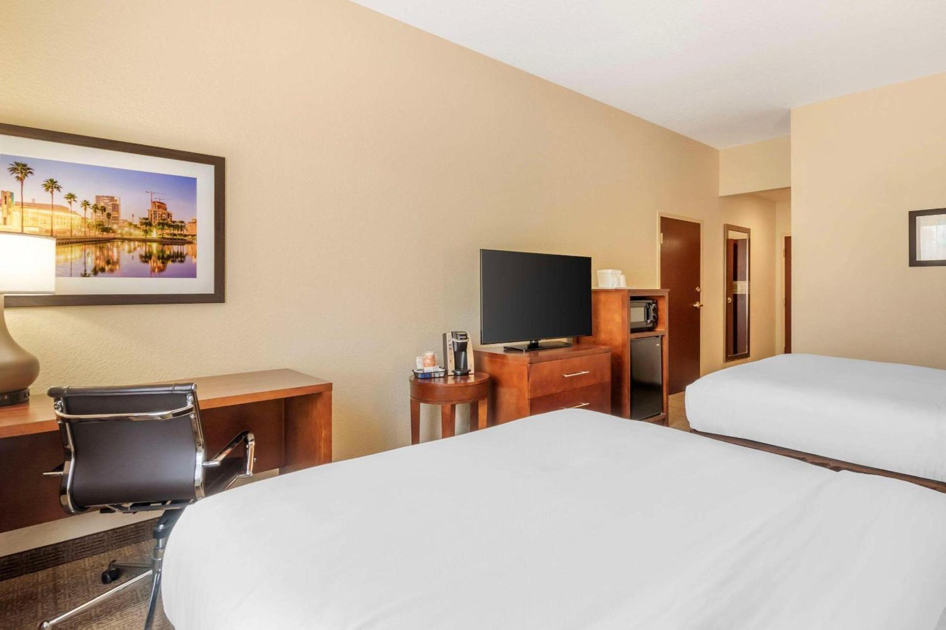 Comfort Inn & Suites Northeast - Gateway photo 9