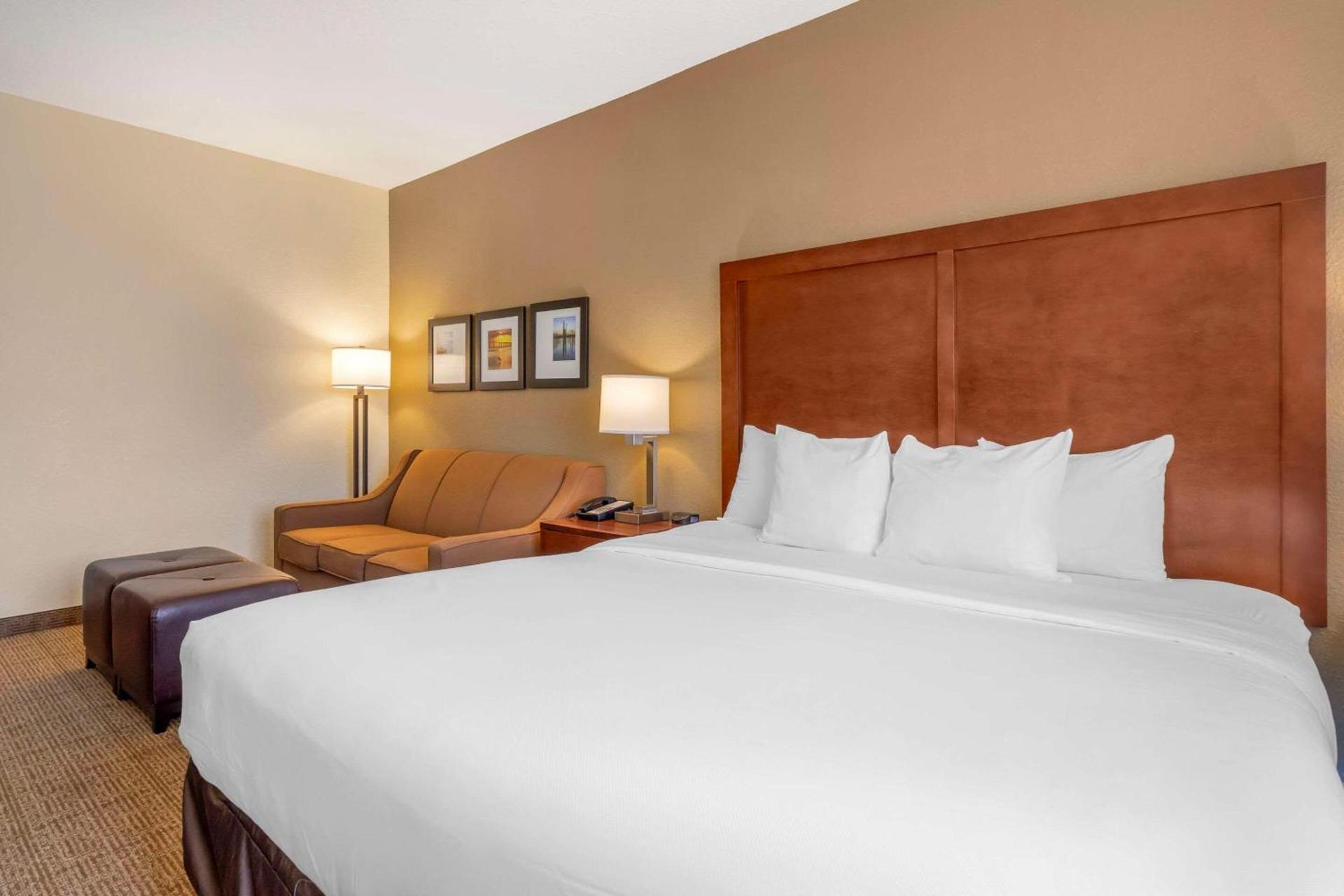 Comfort Inn & Suites Northeast - Gateway photo 25