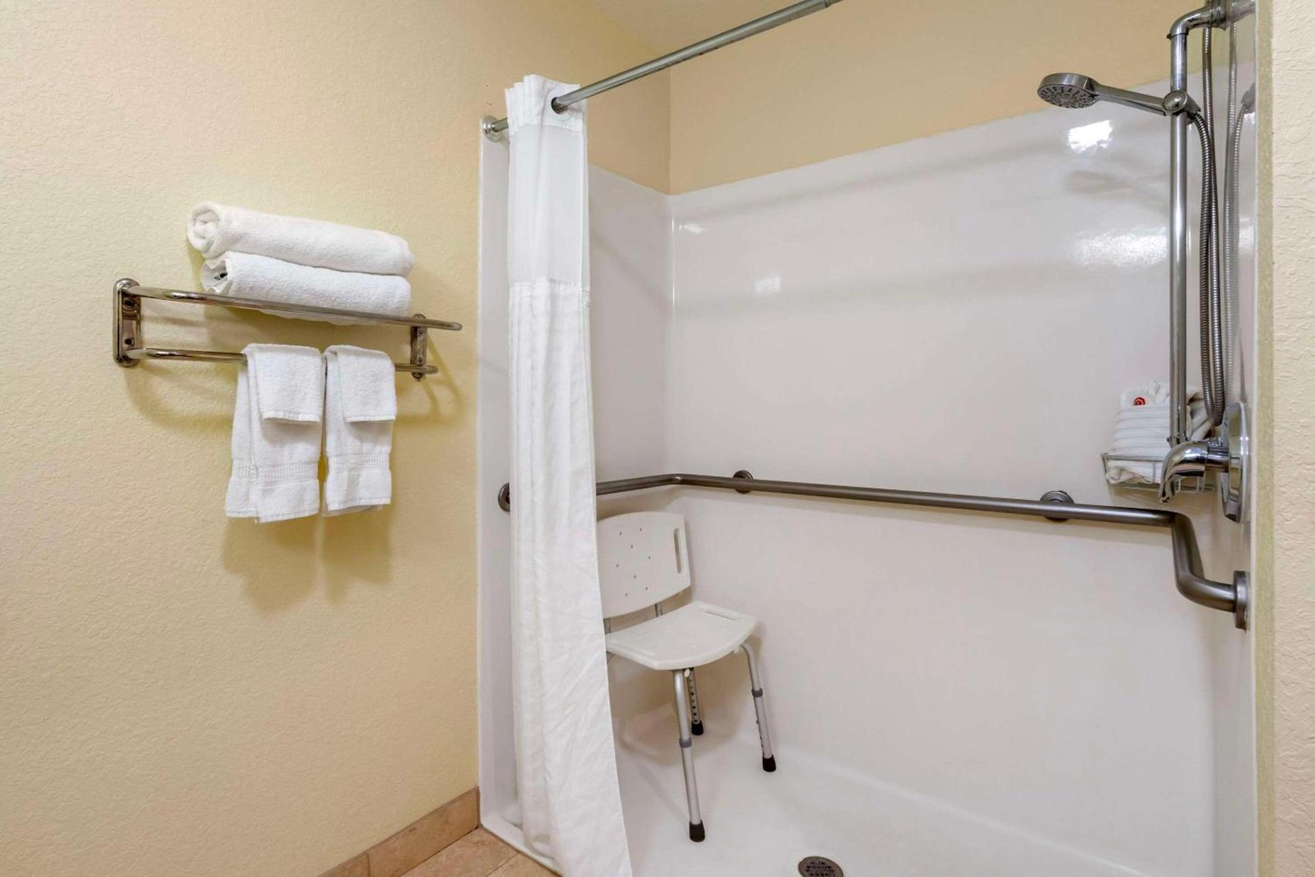 Comfort Inn & Suites Northeast - Gateway photo 27