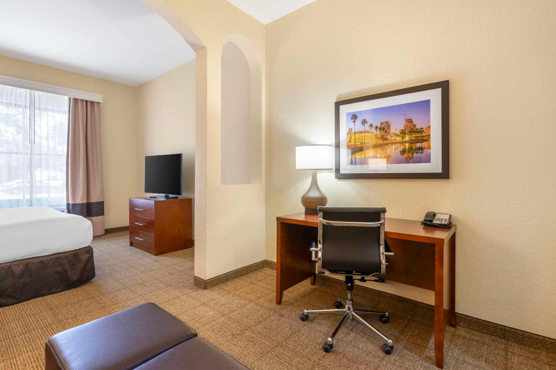 Comfort Inn & Suites Northeast - Gateway photo 29