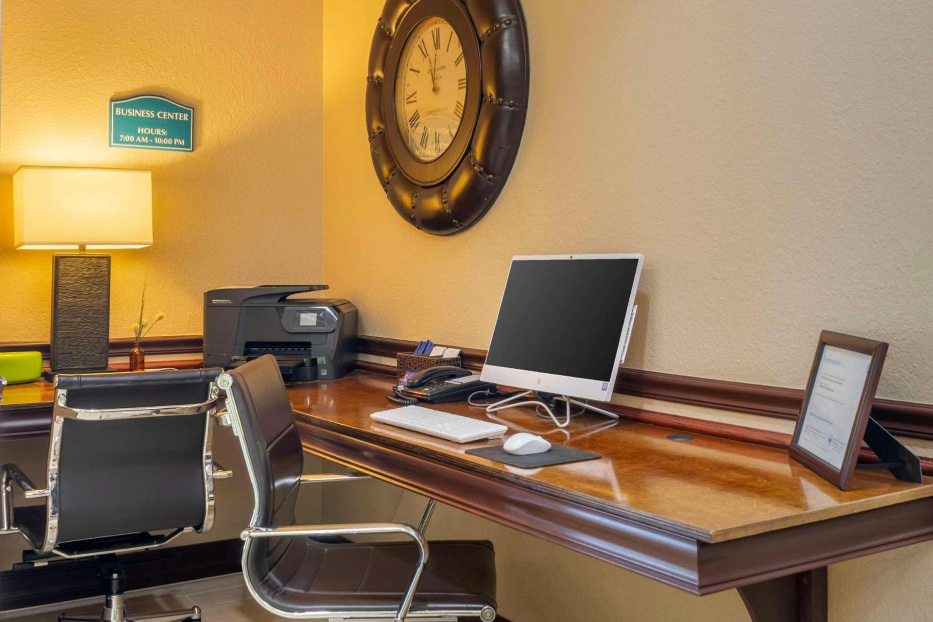 Comfort Inn & Suites Northeast - Gateway photo 36