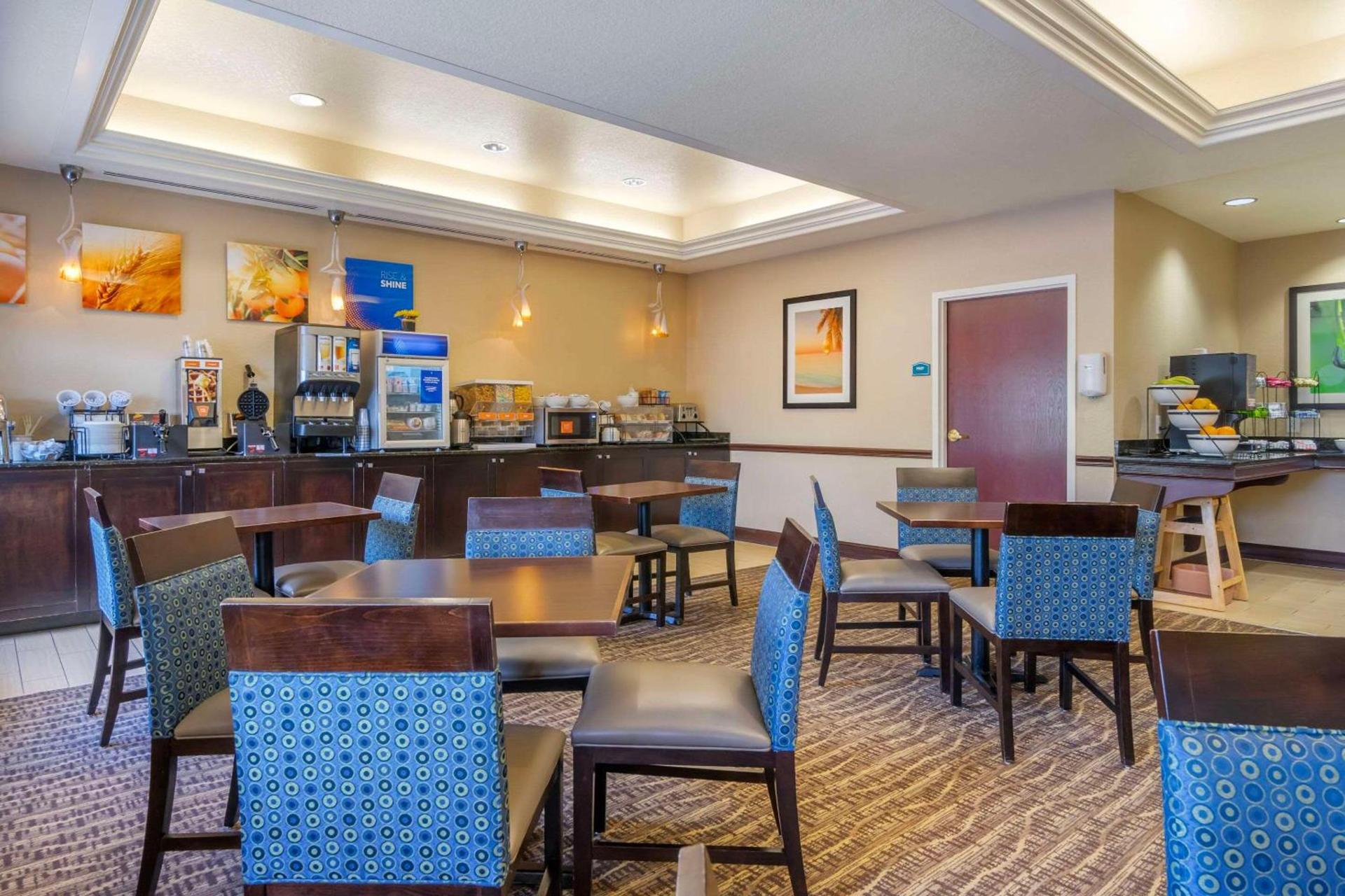 Comfort Inn & Suites Northeast - Gateway photo 37