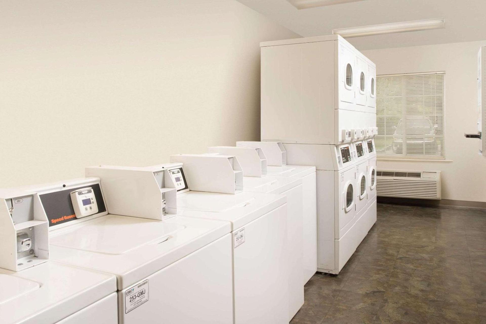 WoodSpring Suites Savannah Garden City photo 11