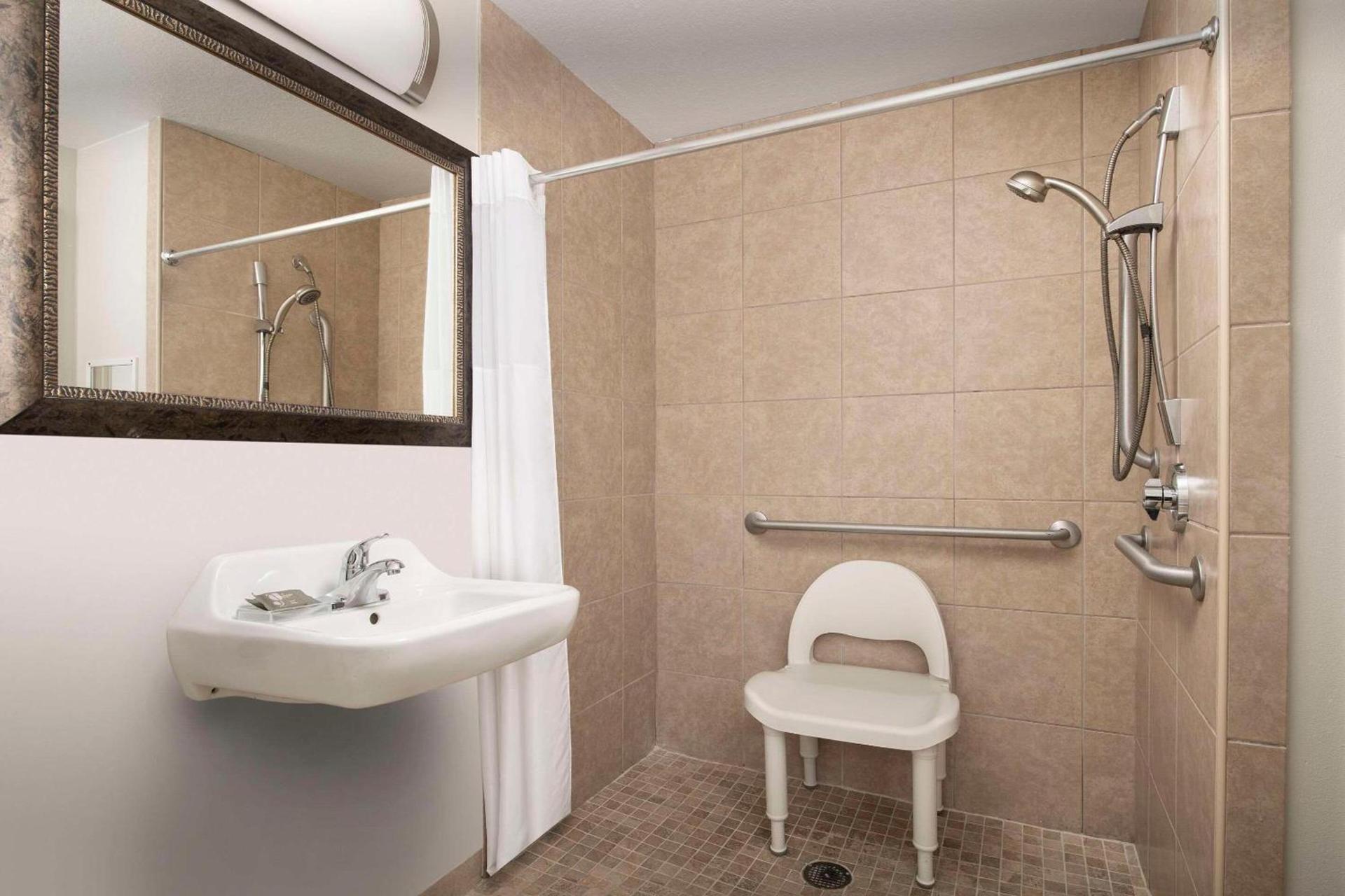 Country Inn & Suites by Radisson, Gainesville, FL photo 7