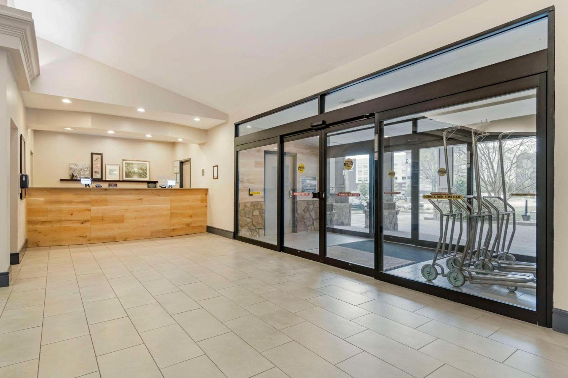 Country Inn & Suites by Radisson, Atlanta Galleria-Ballpark, GA photo 3