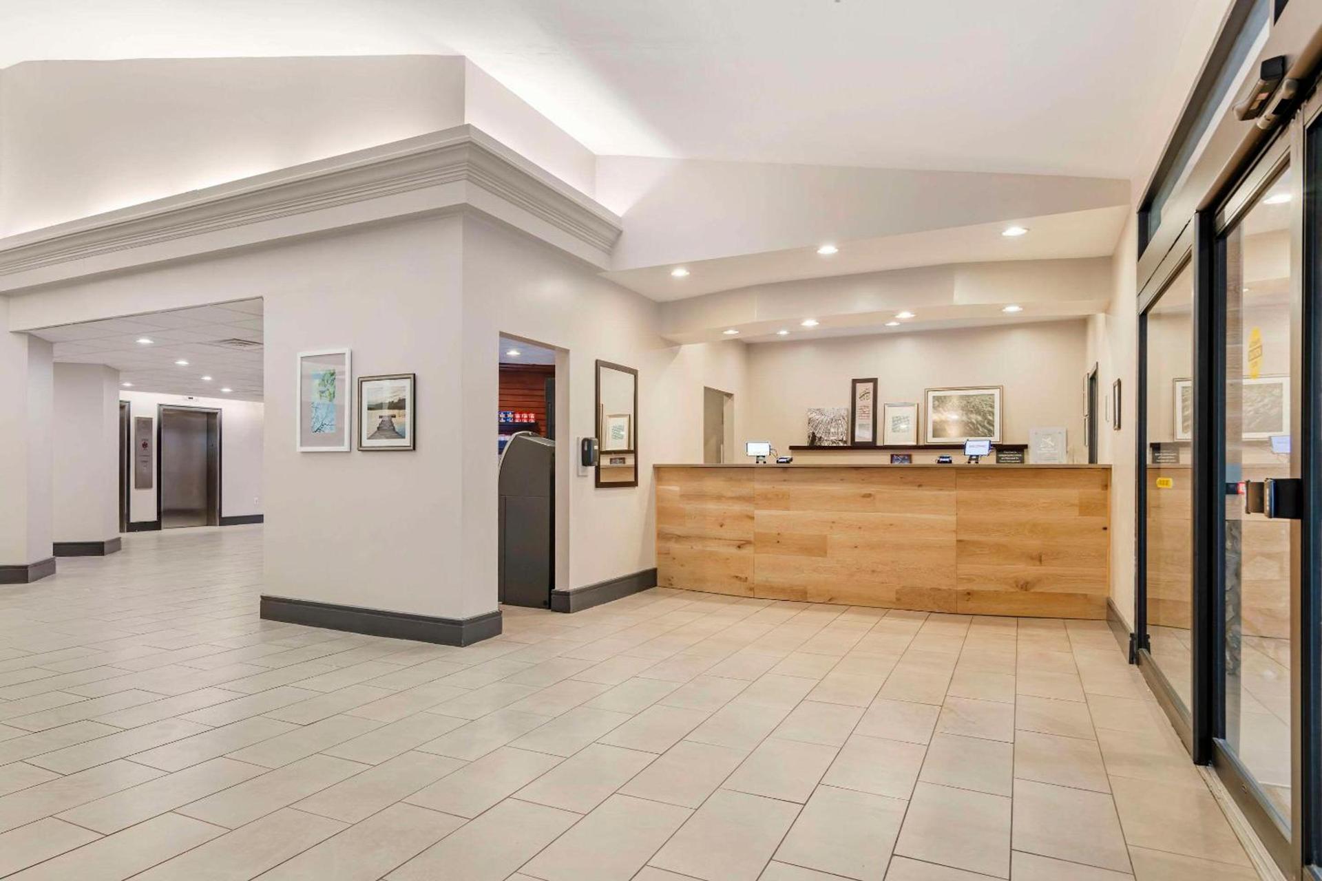 Country Inn & Suites by Radisson, Atlanta Galleria-Ballpark, GA photo 4