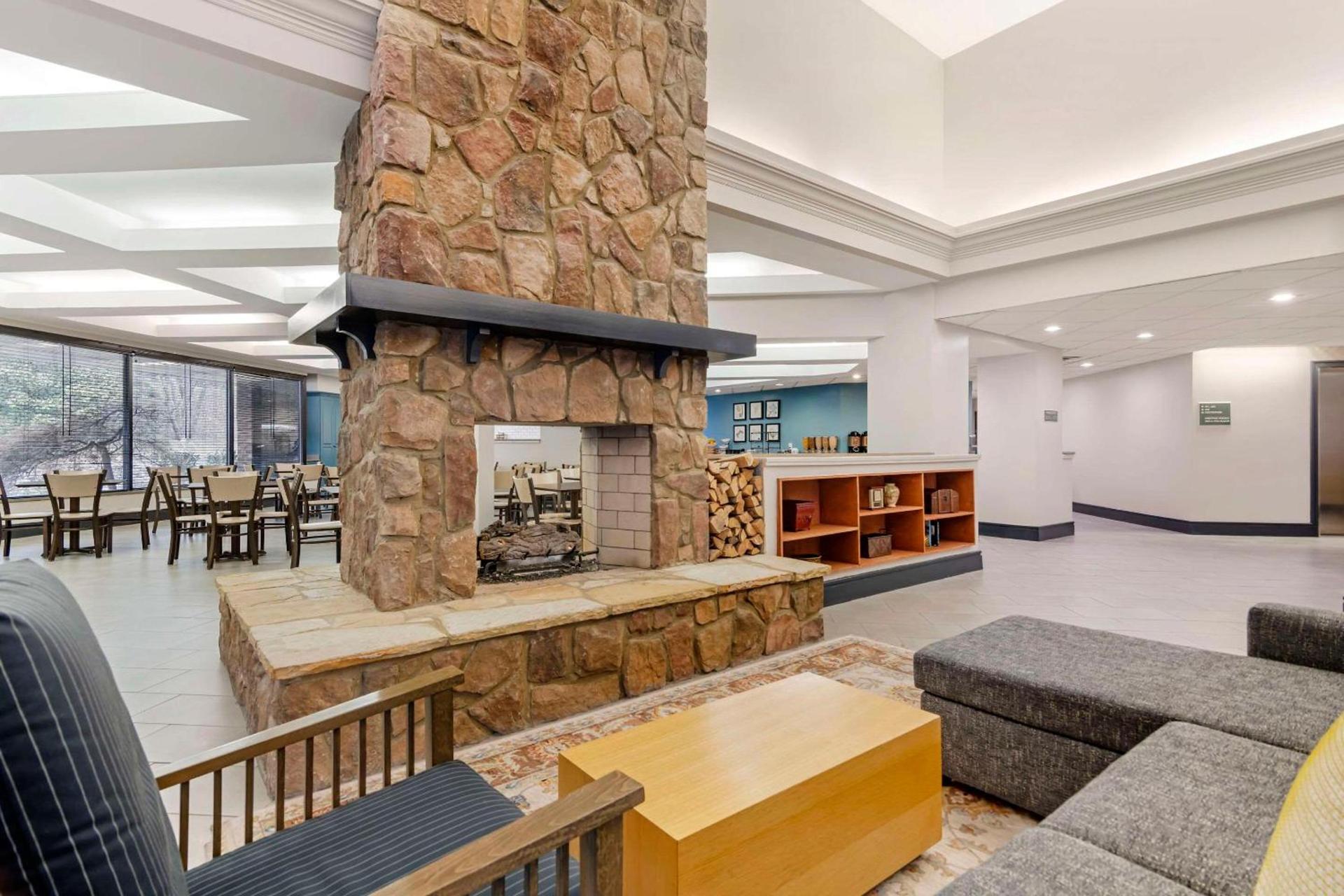 Country Inn & Suites by Radisson, Atlanta Galleria-Ballpark, GA photo 5