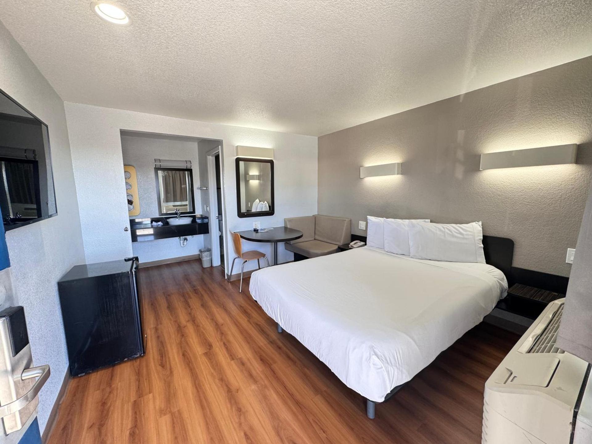 Motel 6 Ontario, CA - Airport photo 23