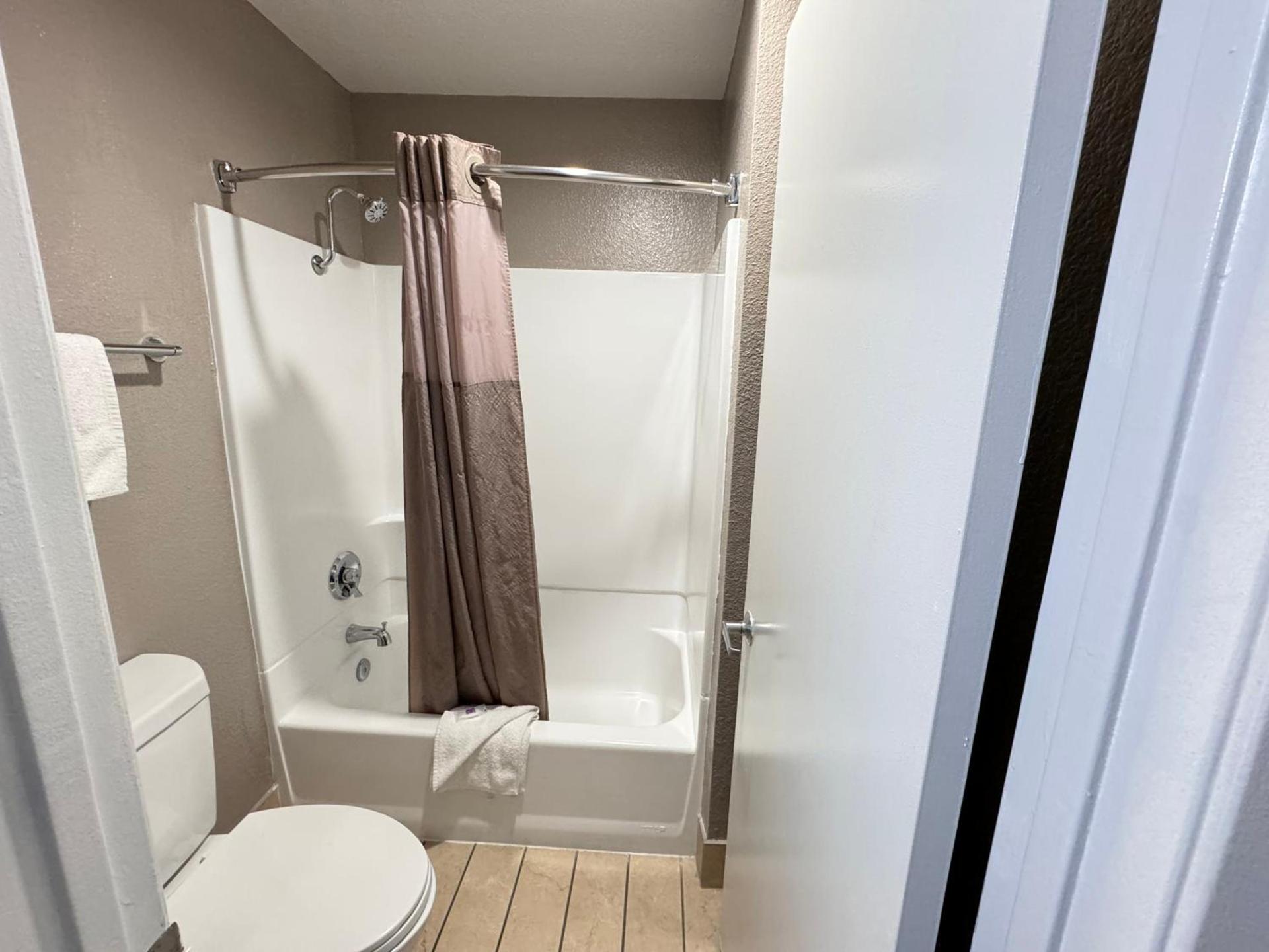 Motel 6 Ontario, CA - Airport photo 48