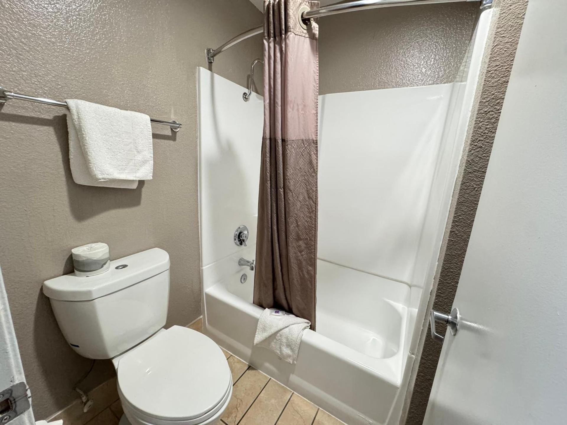 Motel 6 Ontario, CA - Airport photo 45