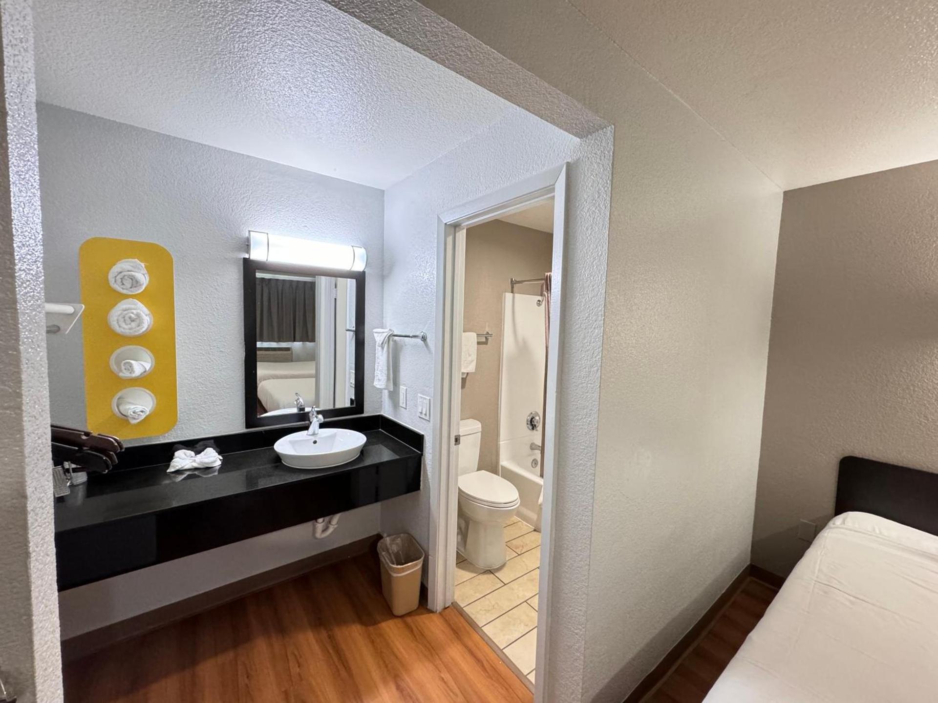 Motel 6 Ontario, CA - Airport photo 47