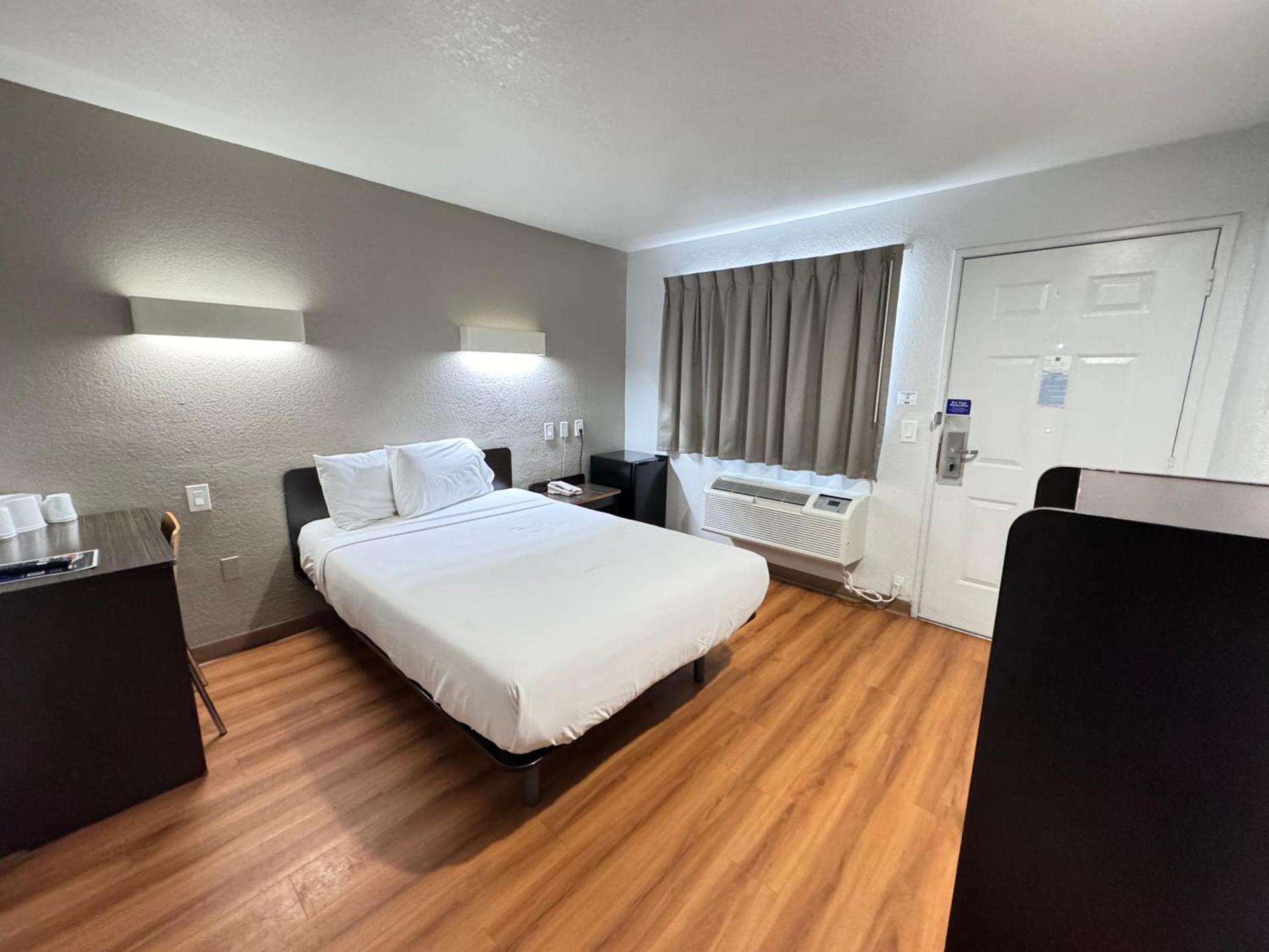 Motel 6 Ontario, CA - Airport photo 49