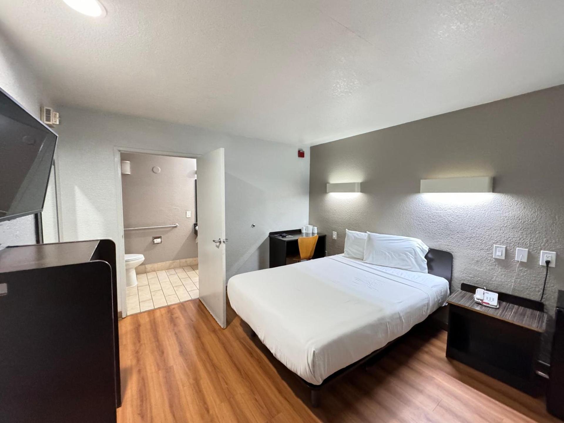 Motel 6 Ontario, CA - Airport photo 52