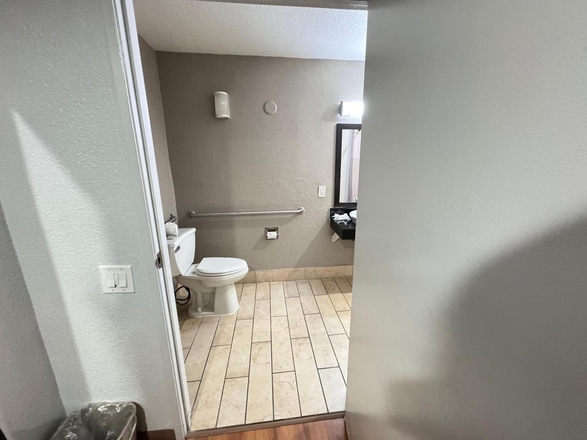 Motel 6 Ontario, CA - Airport photo 56