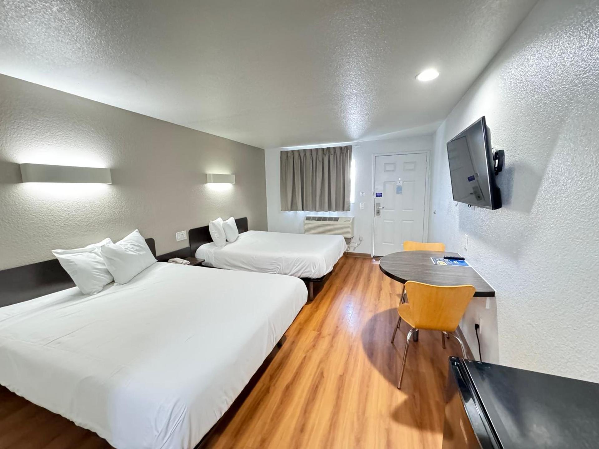 Motel 6 Ontario, CA - Airport photo 58