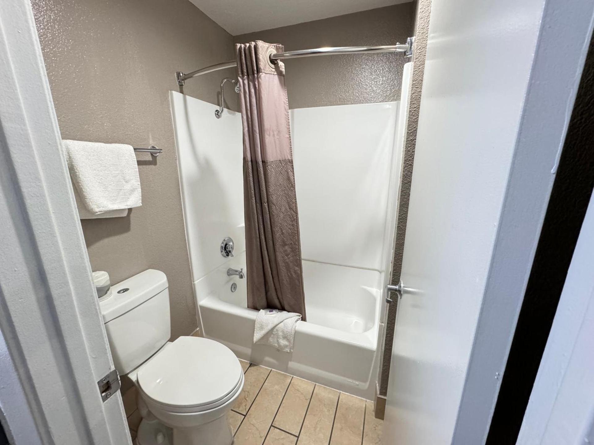 Motel 6 Ontario, CA - Airport photo 59