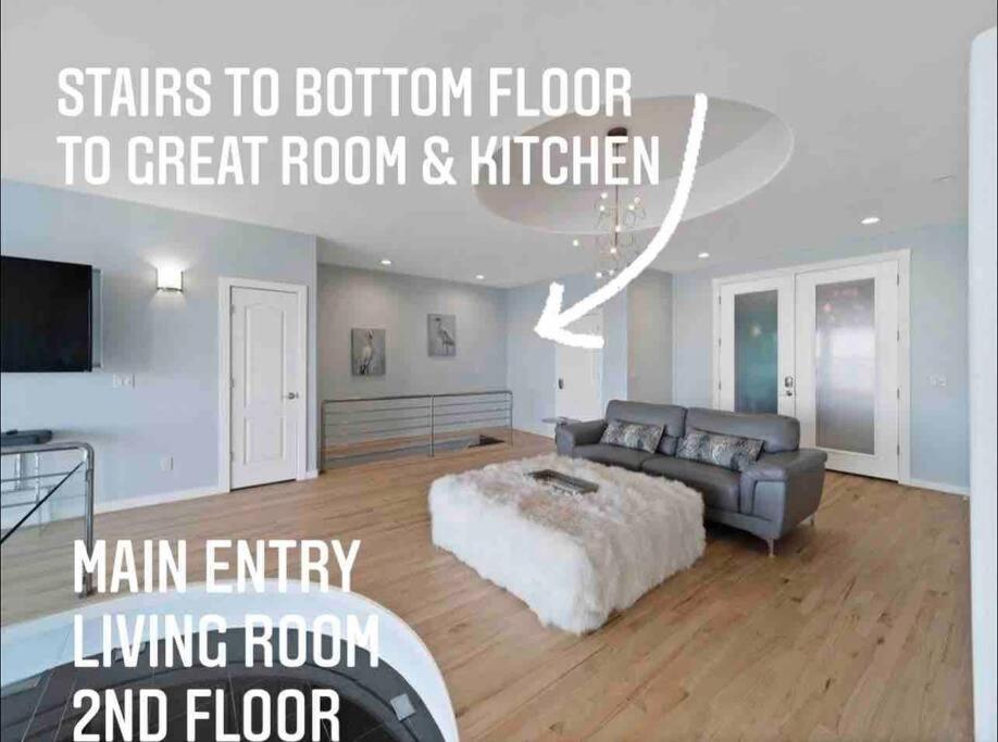 3 Story with Indoor Pool, Indoor Racquetball Court photo 50