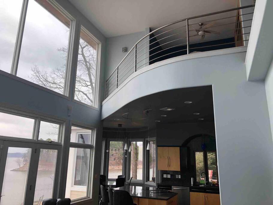 3 Story with Indoor Pool, Indoor Racquetball Court photo 10