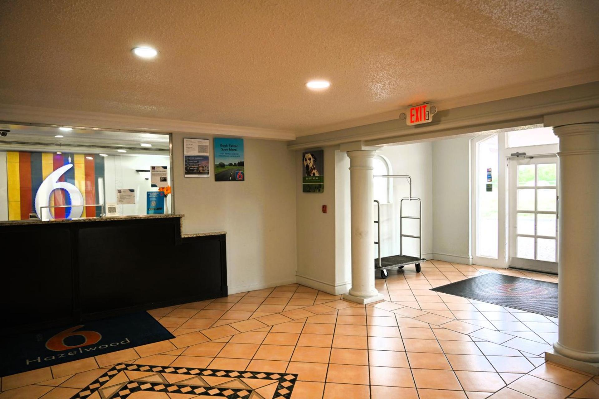 Motel 6-Hazelwood, MO photo 8