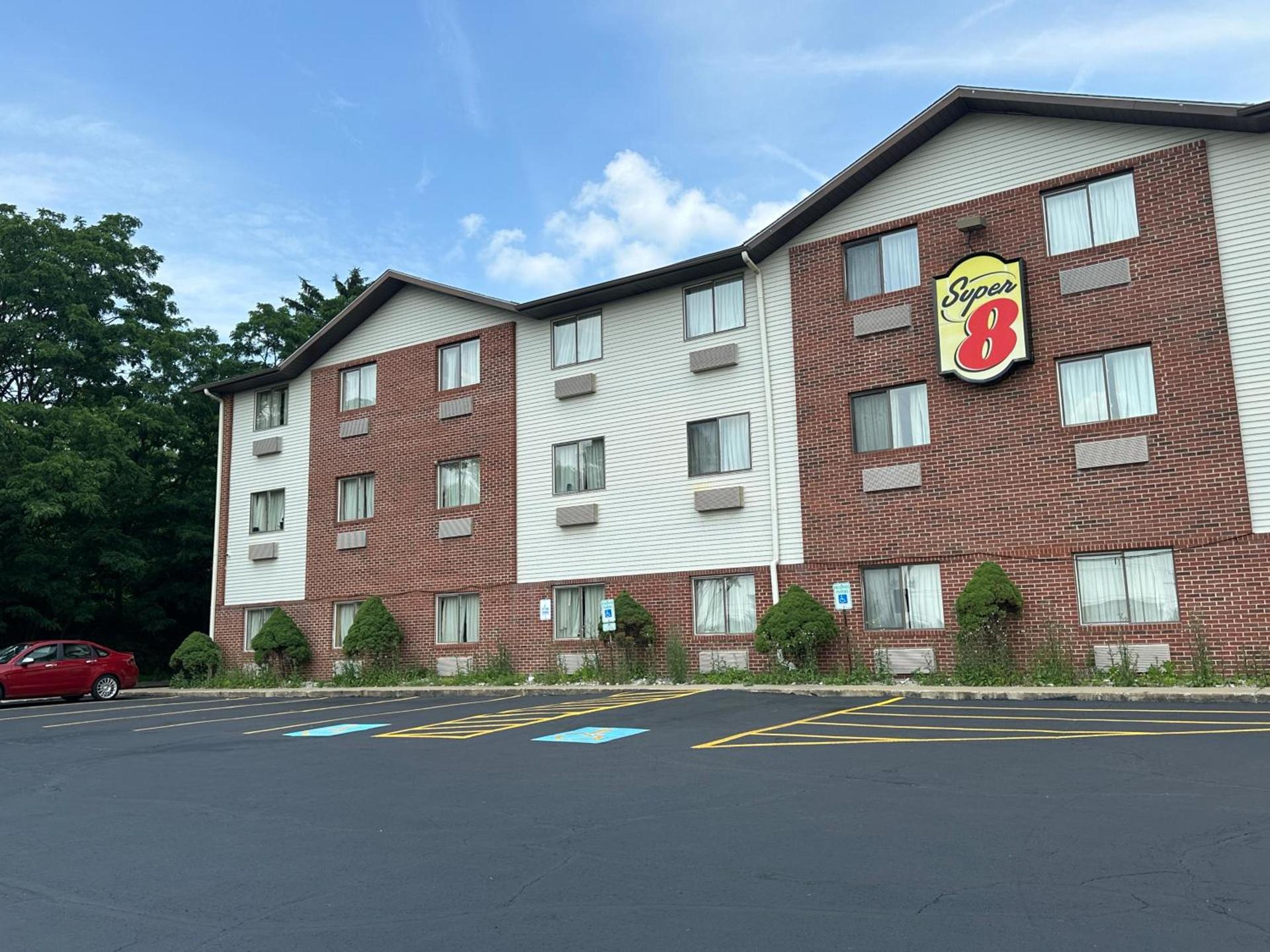 Super 8 by Wyndham Richfield Cleveland photo 17