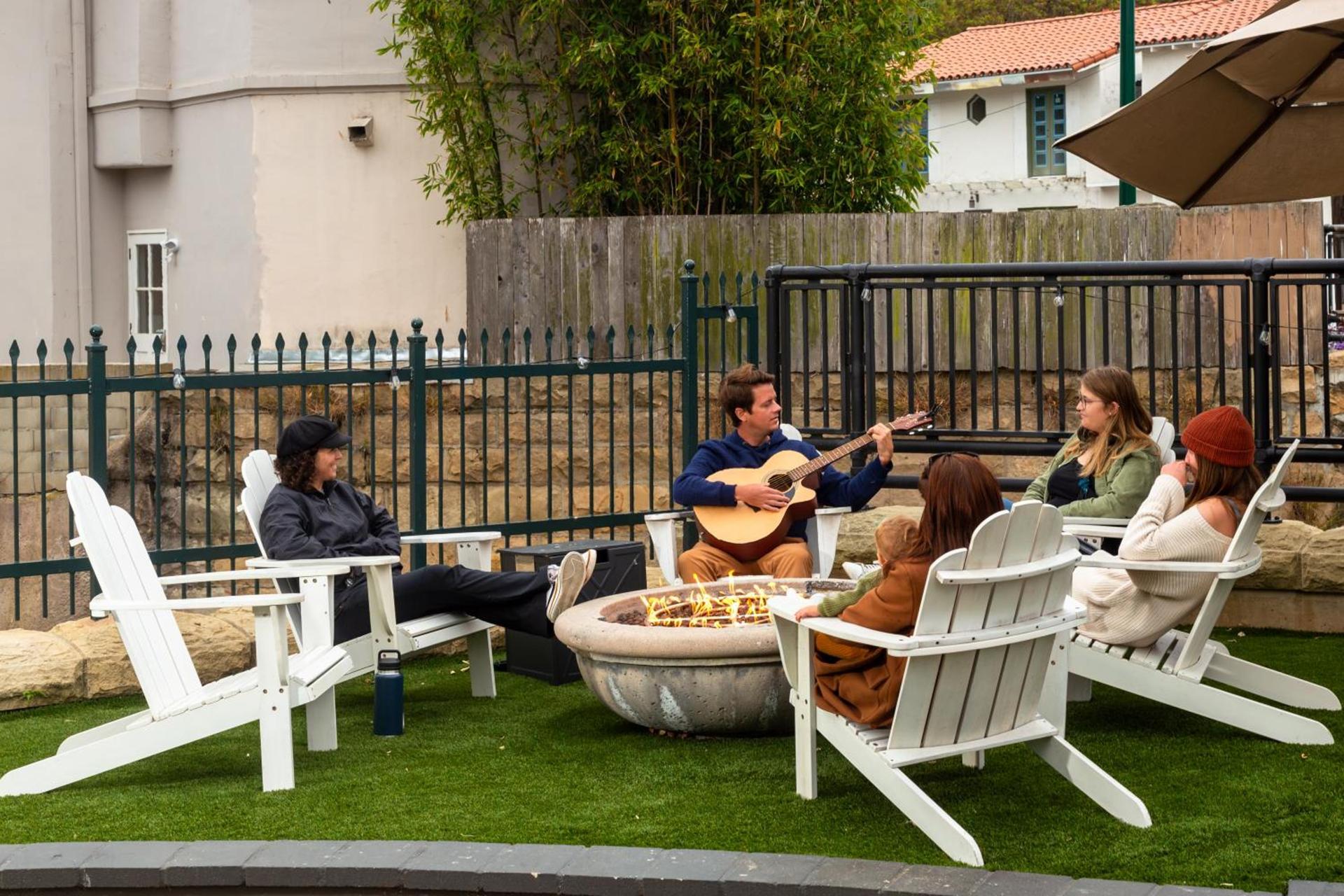 ITH Santa Barbara Surf Hostel photo 8