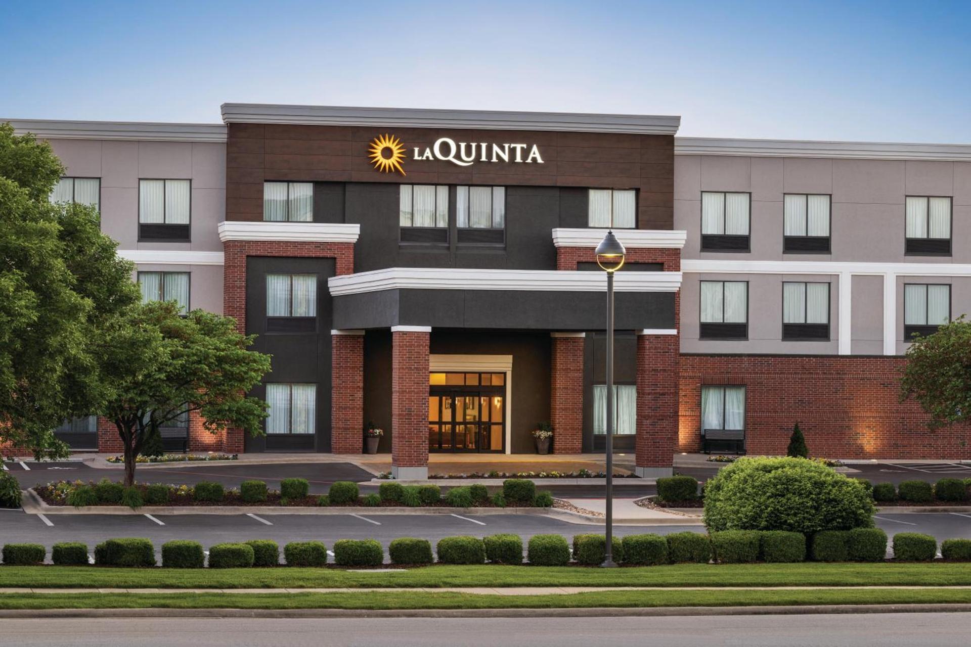 La Quinta Inn & Suites by Wyndham Springfield Airport Rte 66 photo 44