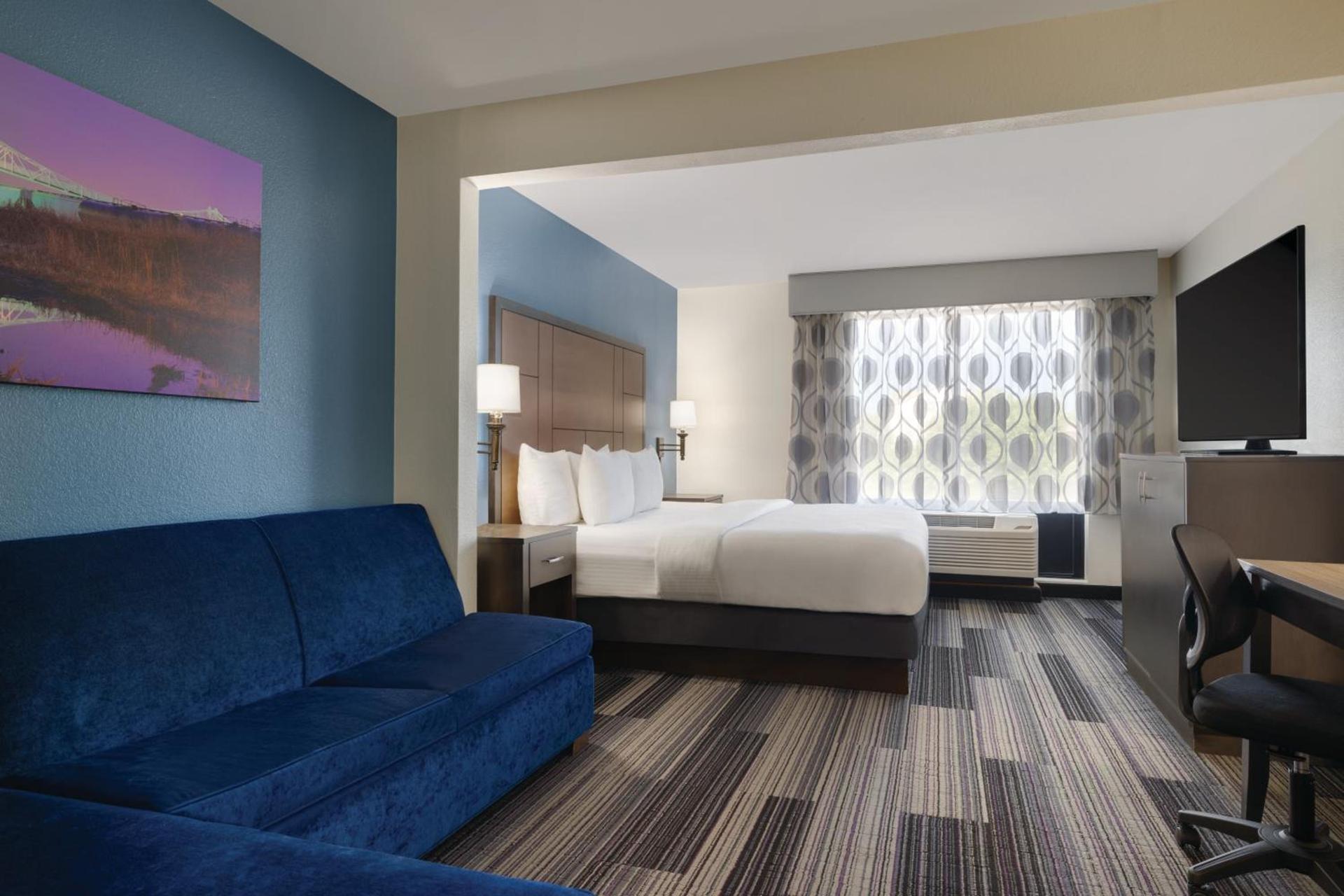 La Quinta Inn & Suites by Wyndham Springfield Airport Rte 66 photo 60