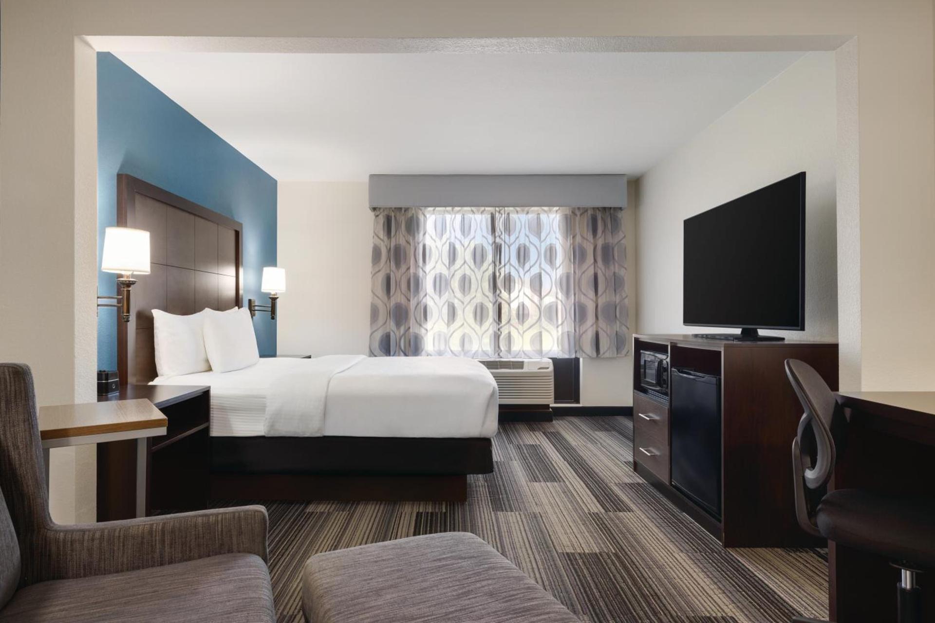 La Quinta Inn & Suites by Wyndham Springfield Airport Rte 66 photo 61