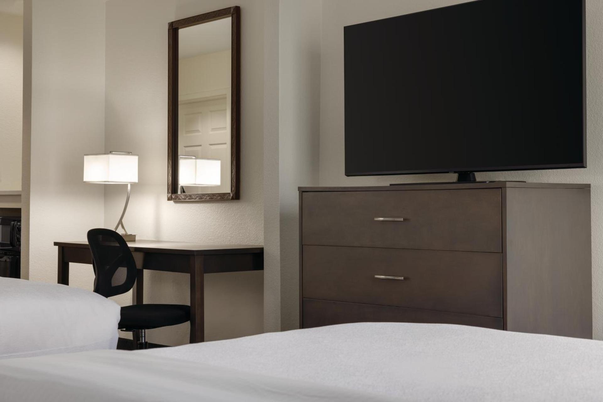 La Quinta Inn & Suites by Wyndham Springfield Airport Rte 66 photo 63