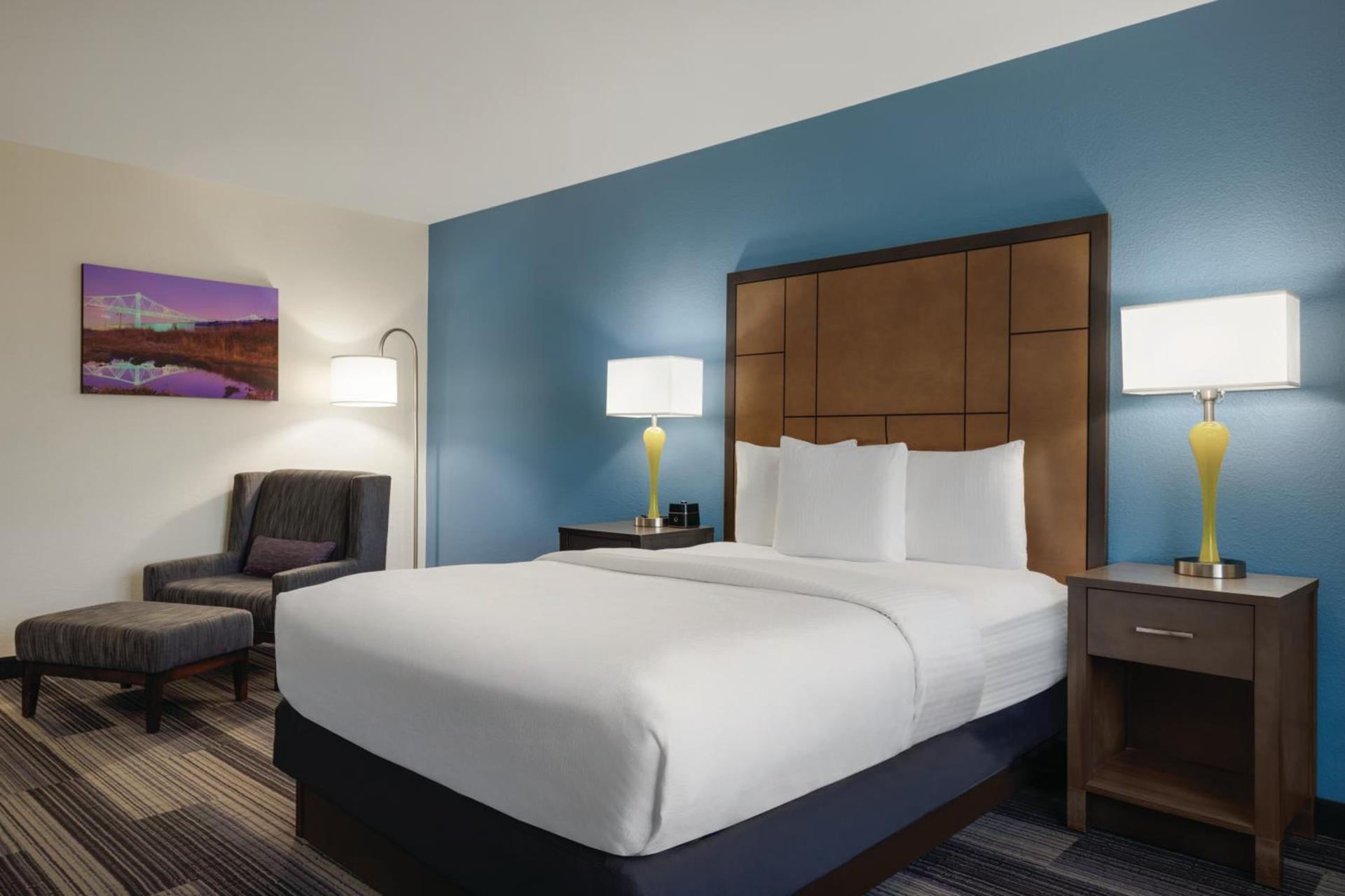 La Quinta Inn & Suites by Wyndham Springfield Airport Rte 66 photo 72