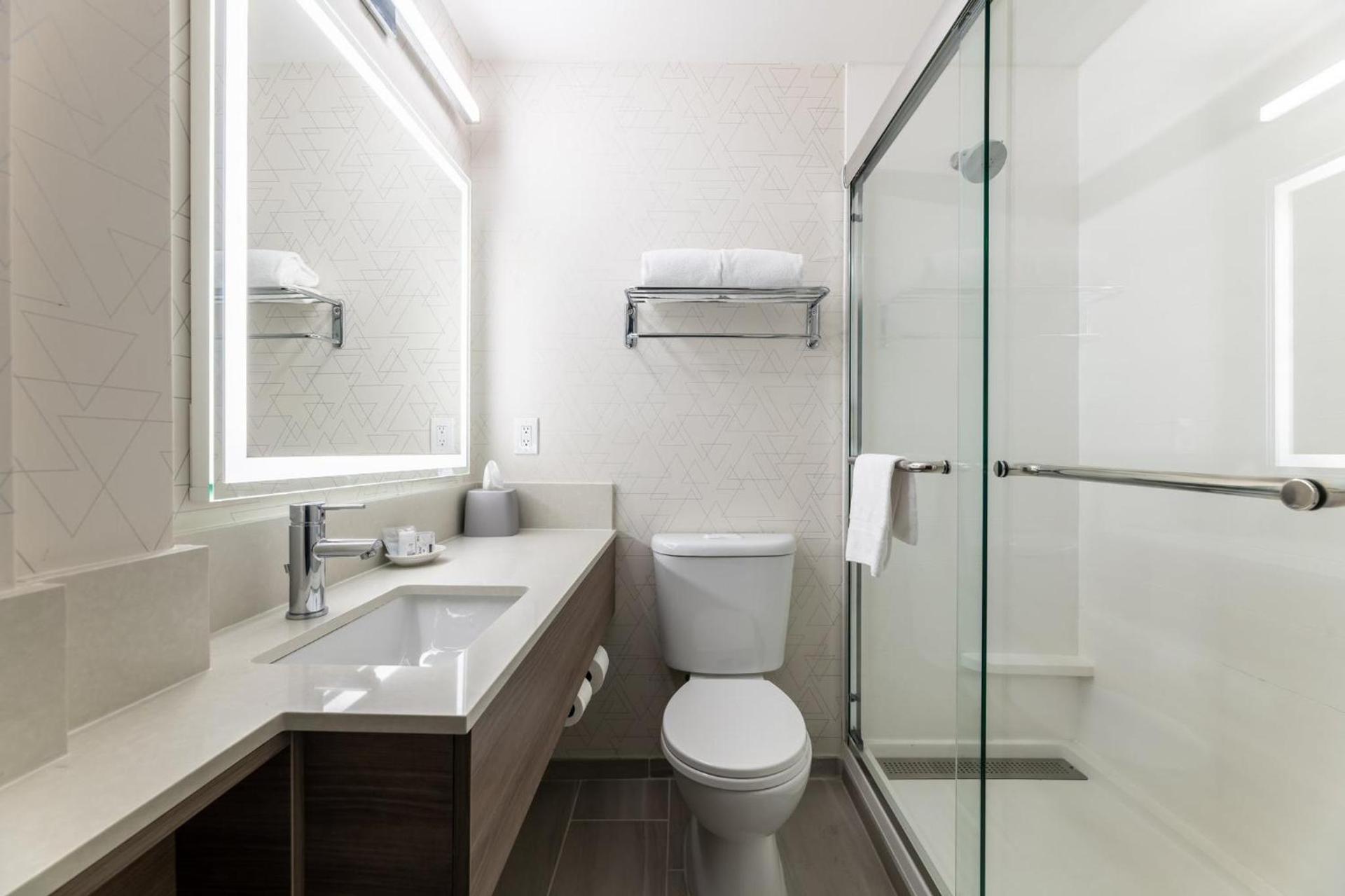 Holiday Inn Express Van Nuys by IHG photo 30