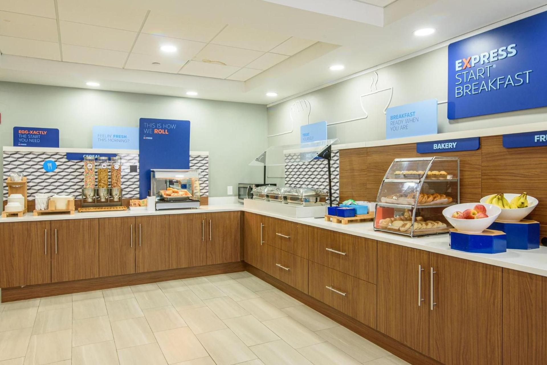 Holiday Inn Express Hotel & Suites Hampton South-Seabrook by IHG photo 58