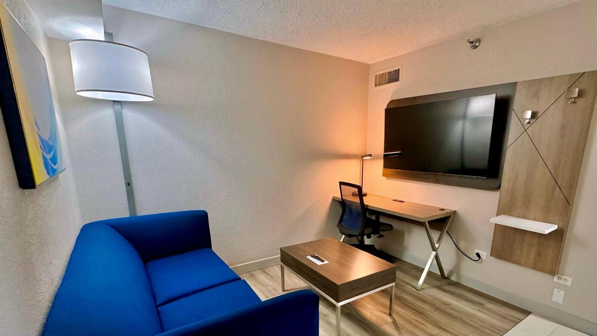 Holiday Inn Express Chicago-Downers Grove by IHG photo 52