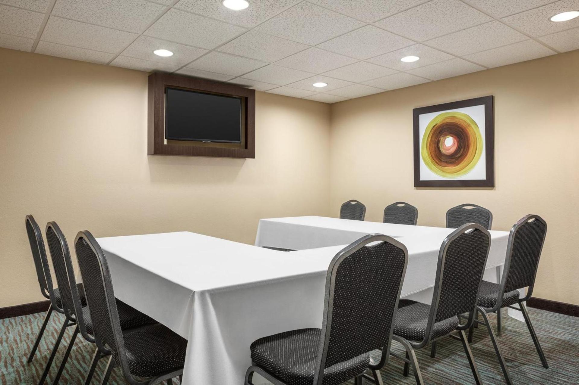 Holiday Inn Express & Suites Colorado Springs Central by IHG photo 83