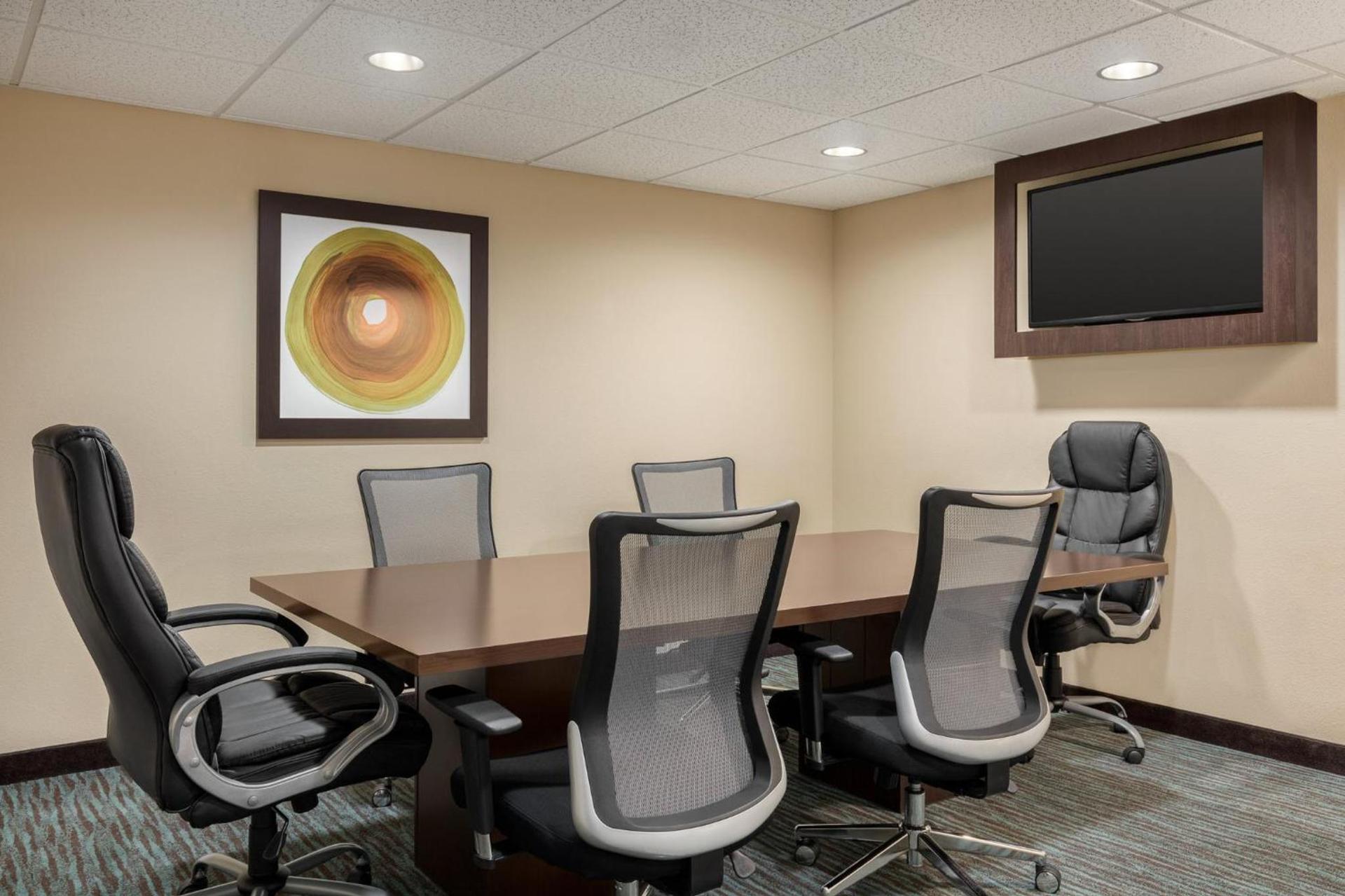 Holiday Inn Express & Suites Colorado Springs Central by IHG photo 41