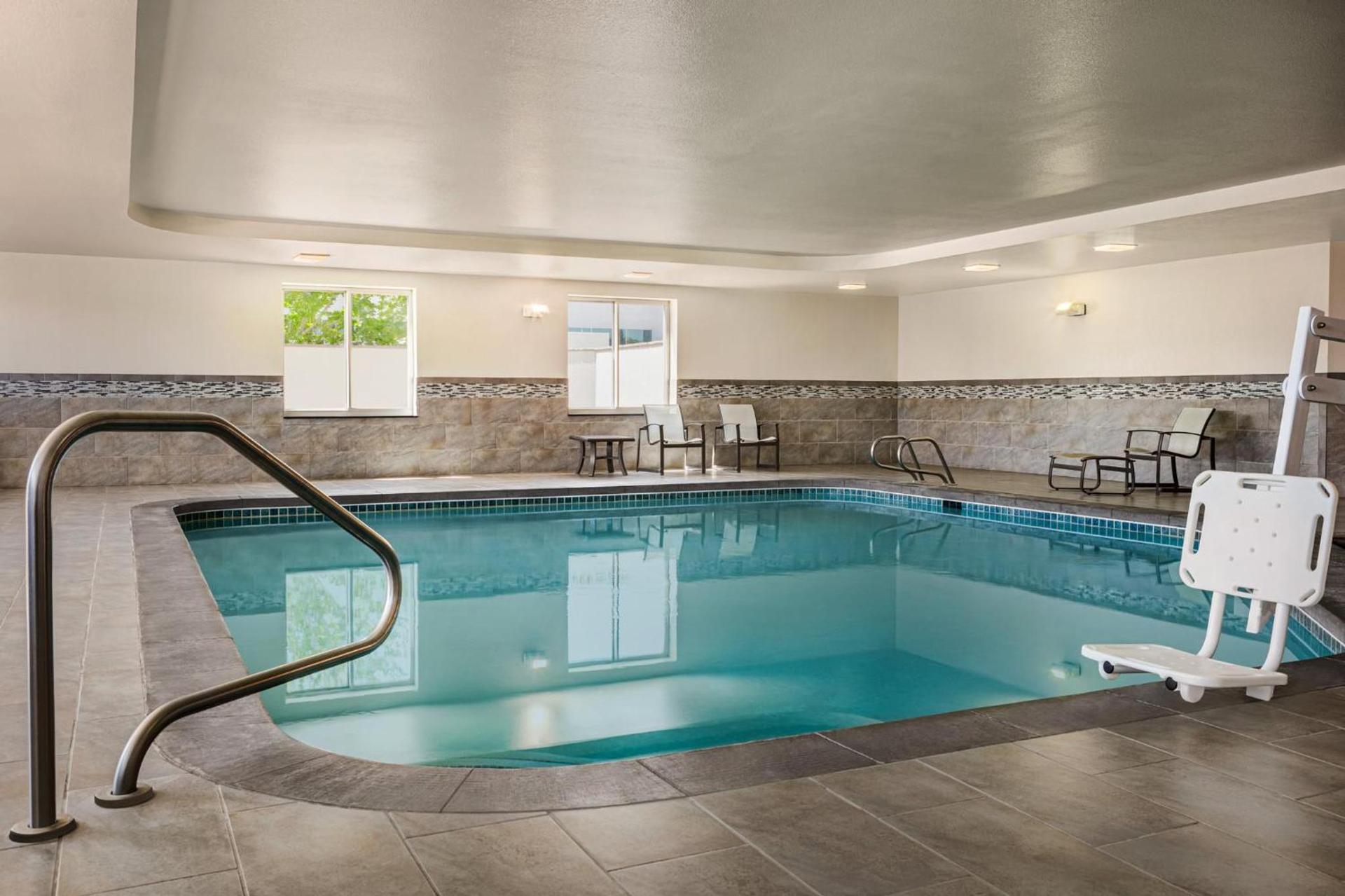 Holiday Inn Express & Suites Colorado Springs Central by IHG photo 87