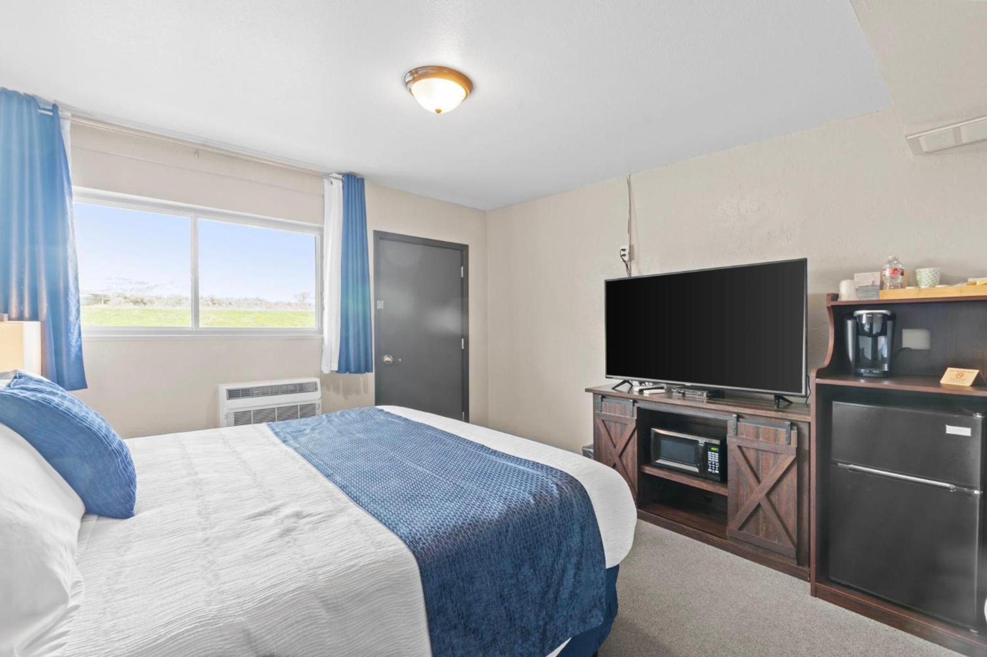 Lost Trail Resort - Riverside Rooms - Near Hot Pools photo 18