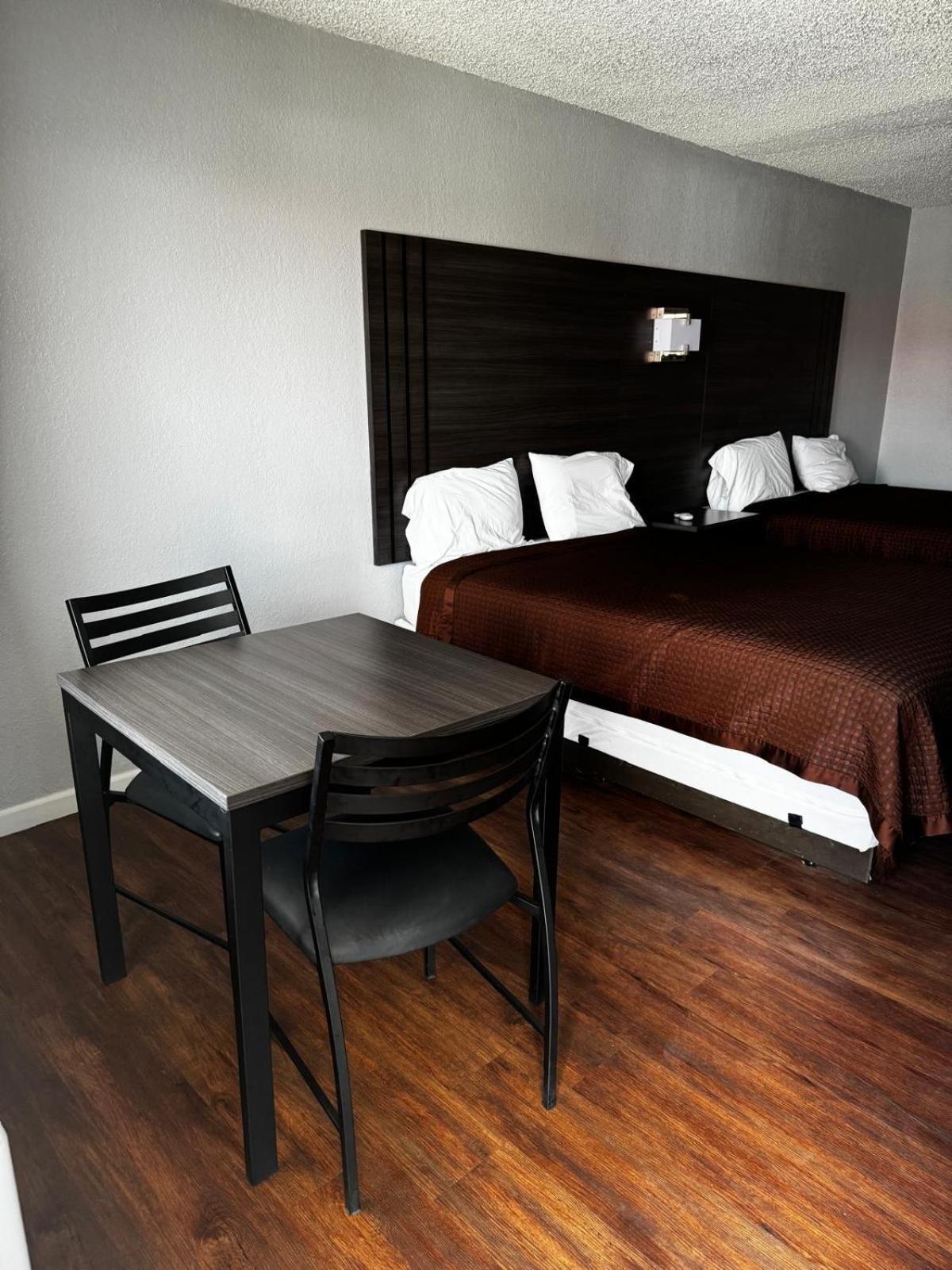 Lone Star Inn photo 7